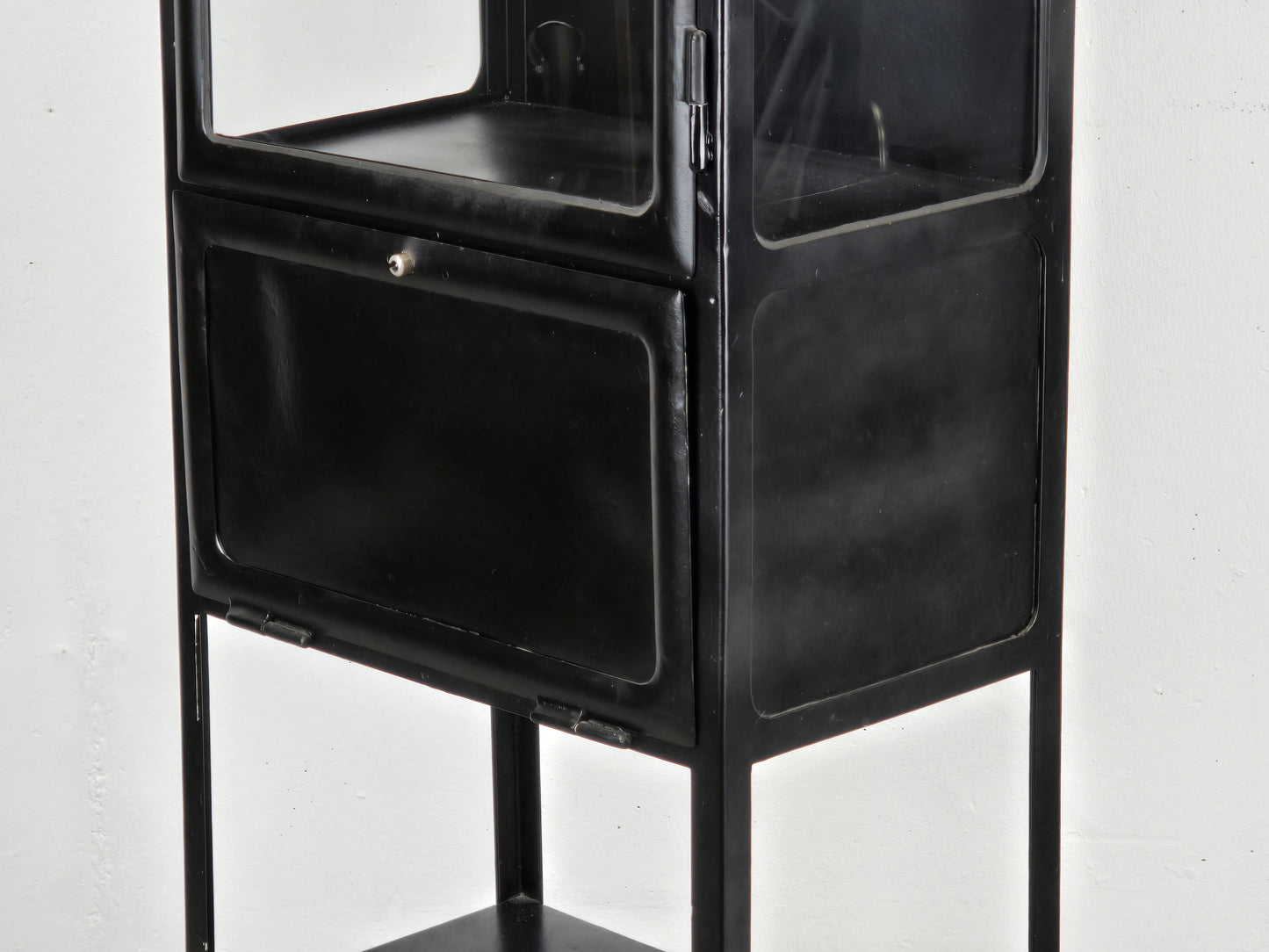 ANTIKE VITRINE medizinschrank schrank metall schwarz spint vintage industriel