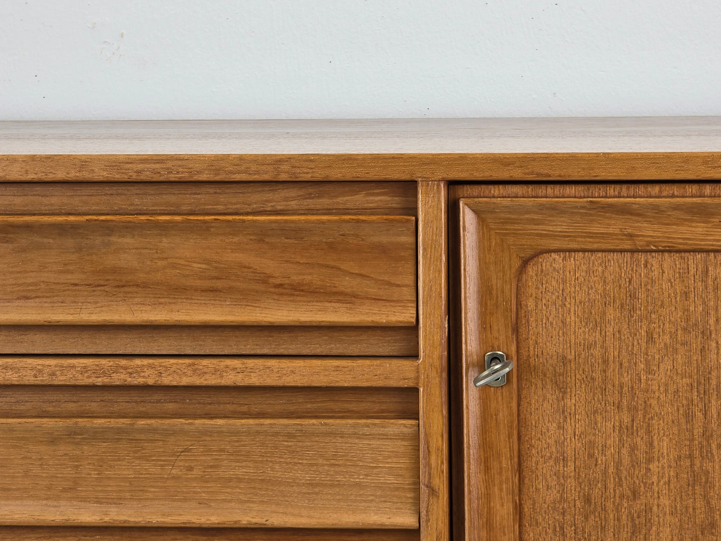 MID CENUTURY TEAK SIDEBOARD low tv board vintage dänish kommode