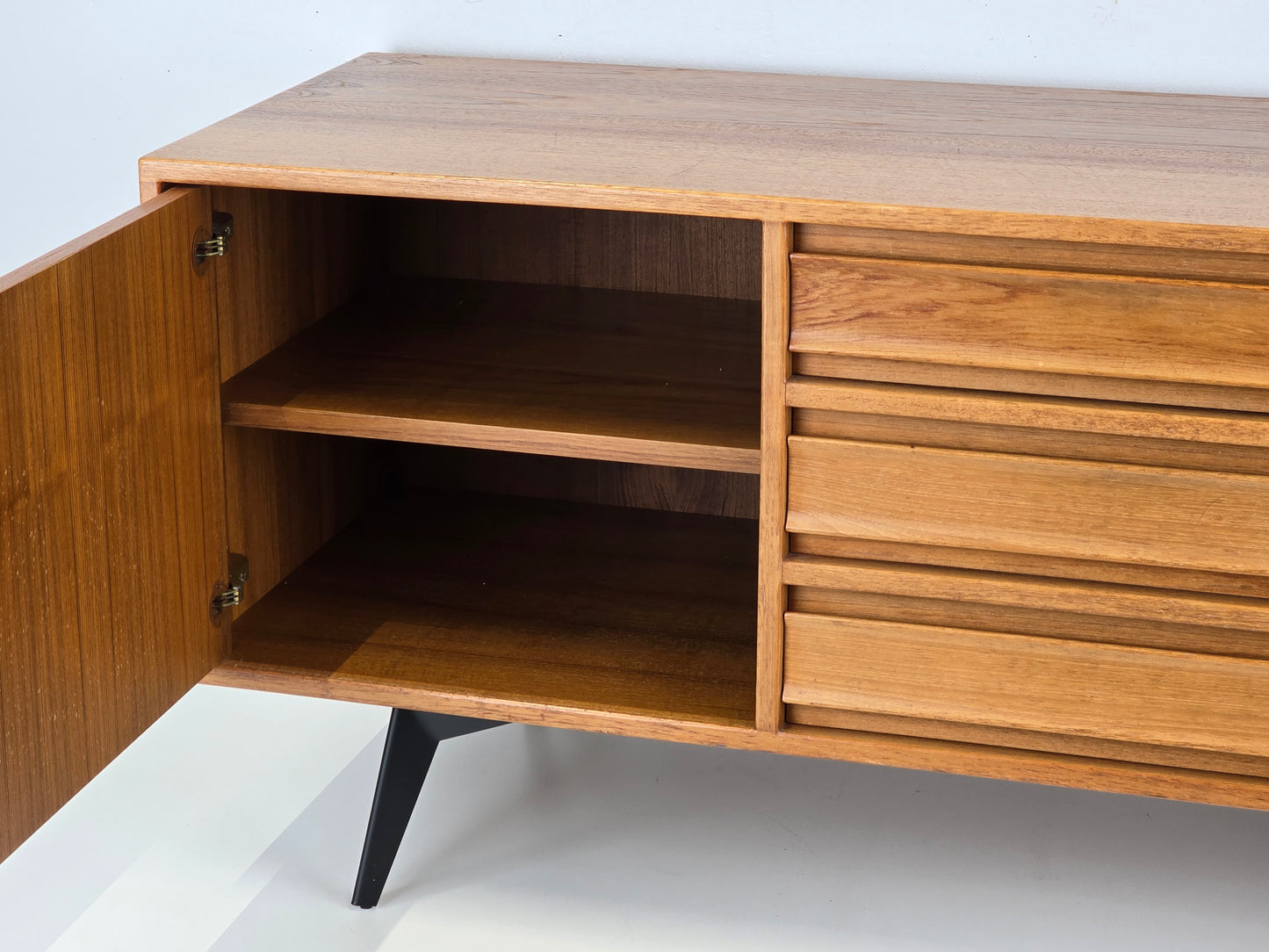 MID CENUTURY TEAK SIDEBOARD low tv board vintage dänish kommode