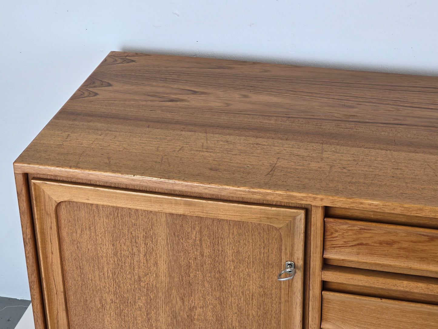 MID CENUTURY TEAK SIDEBOARD low tv board vintage dänish kommode