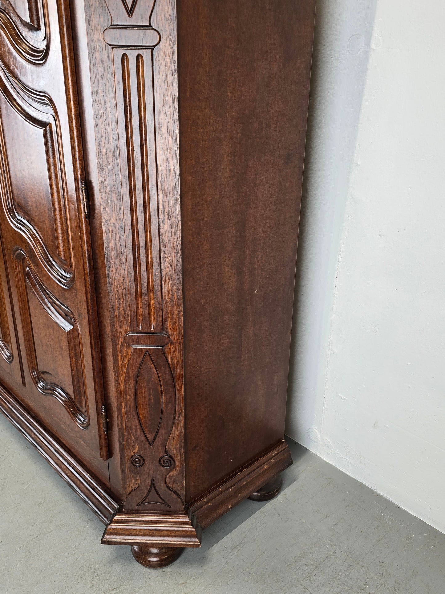 VINTAGE KLEIDERSCHRANK schrank holz antik hochzeitsschrank dunkelbraun