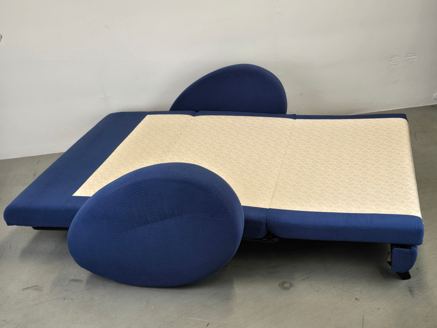 BRETZ POPEYE SCHLAFSOFA royal blau sofa couch 2sitzer designer