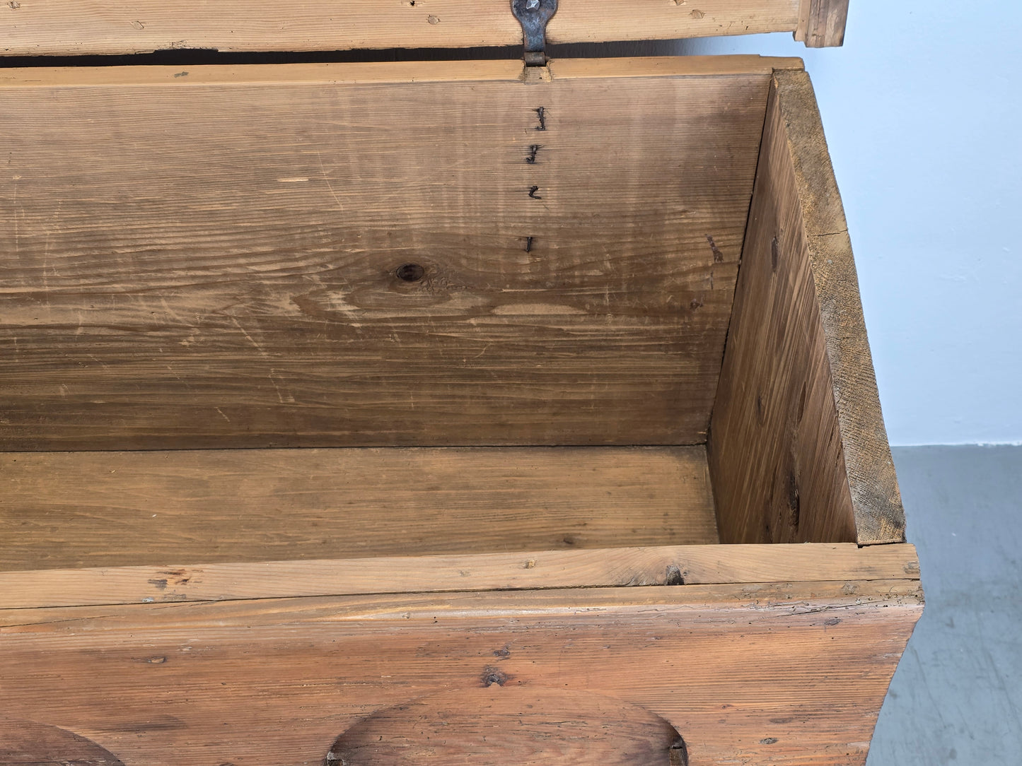 ANTIKE TRUHE holz volholz kiste bauern wäsche hochzeits vintage tirol