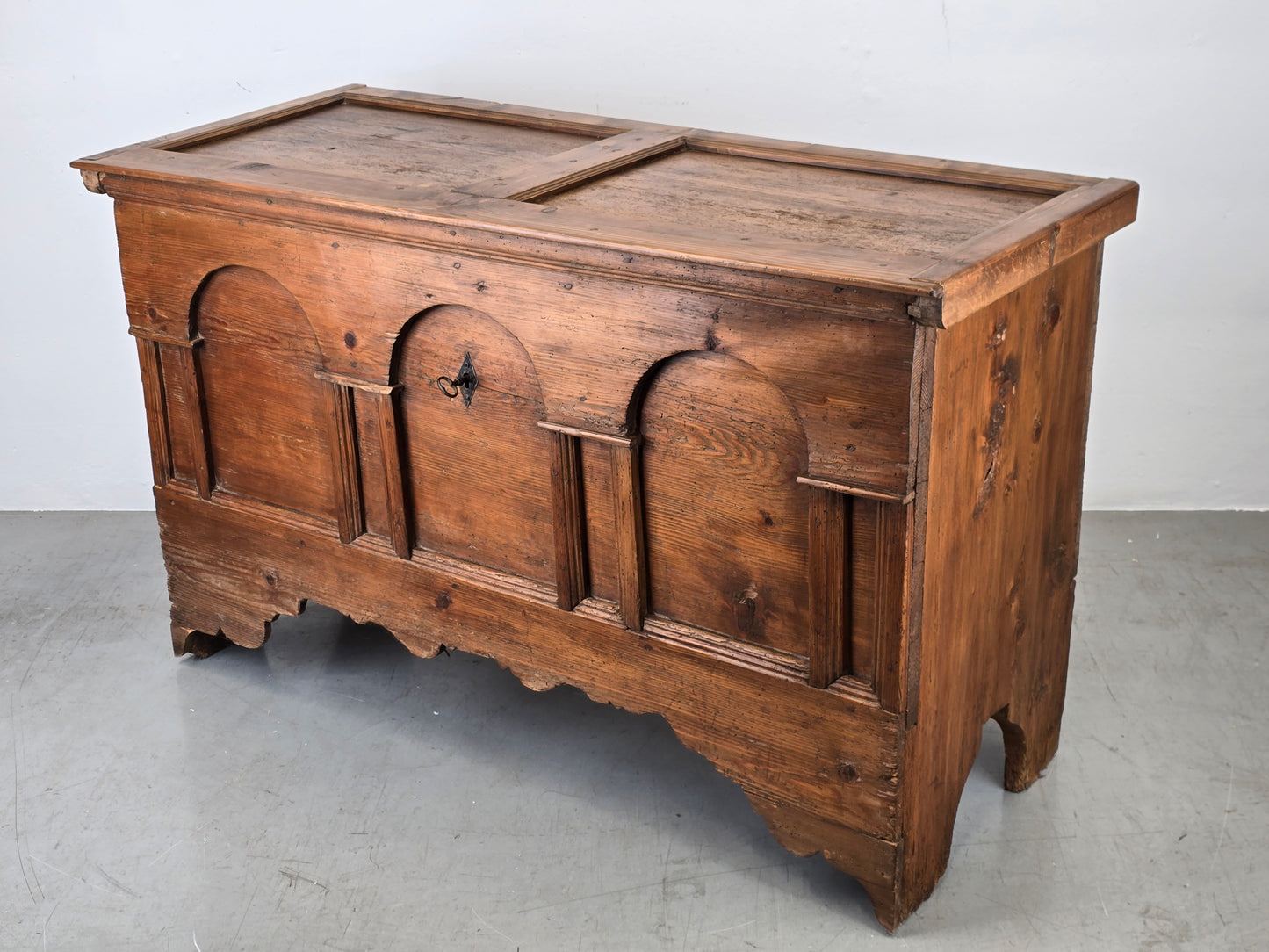 ANTIKE TRUHE holz volholz kiste bauern wäsche hochzeits vintage tirol