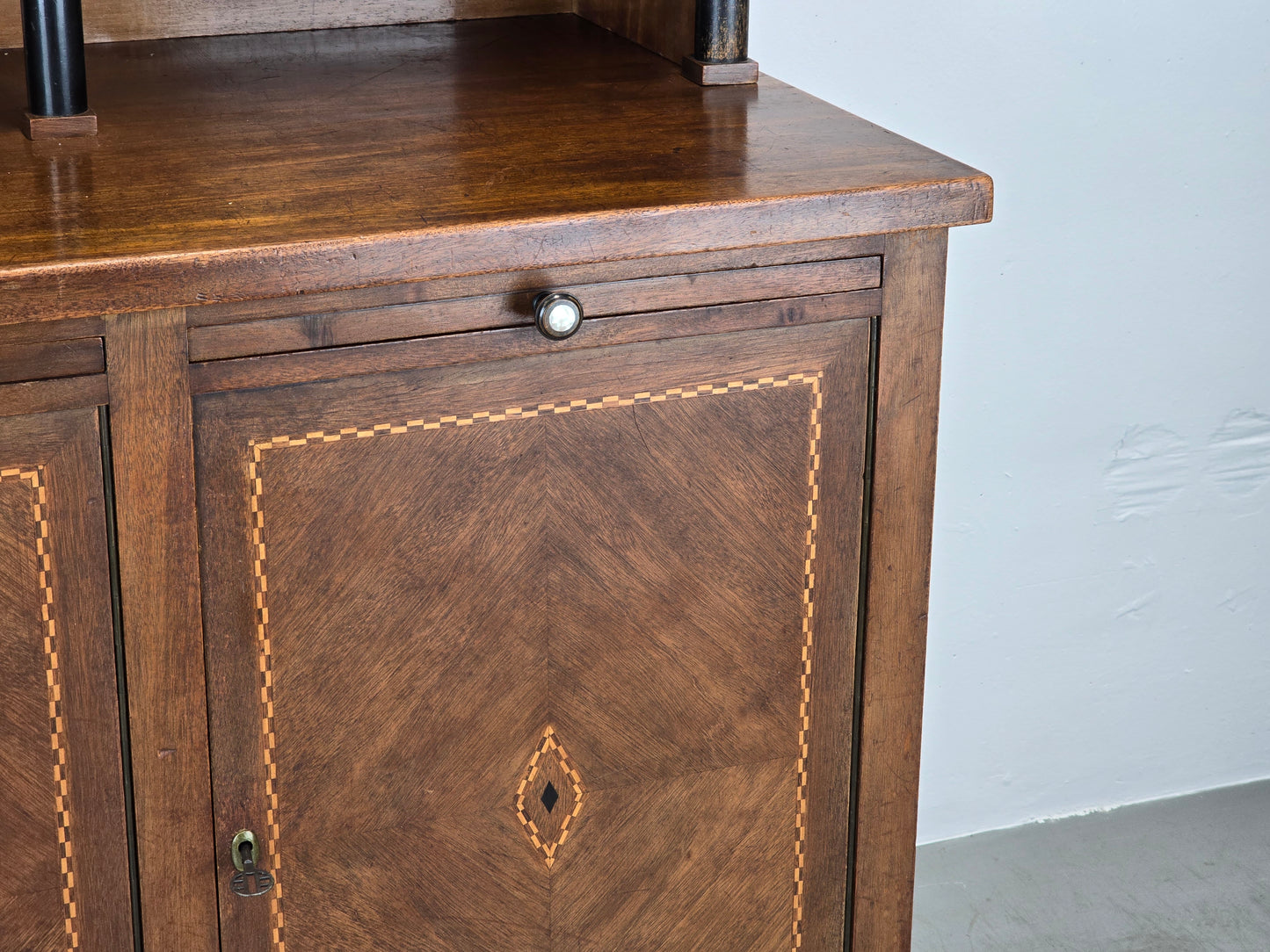 BIEDERMEIER BUFFET nussbaum holz schrank vitrine antik küchen büffet