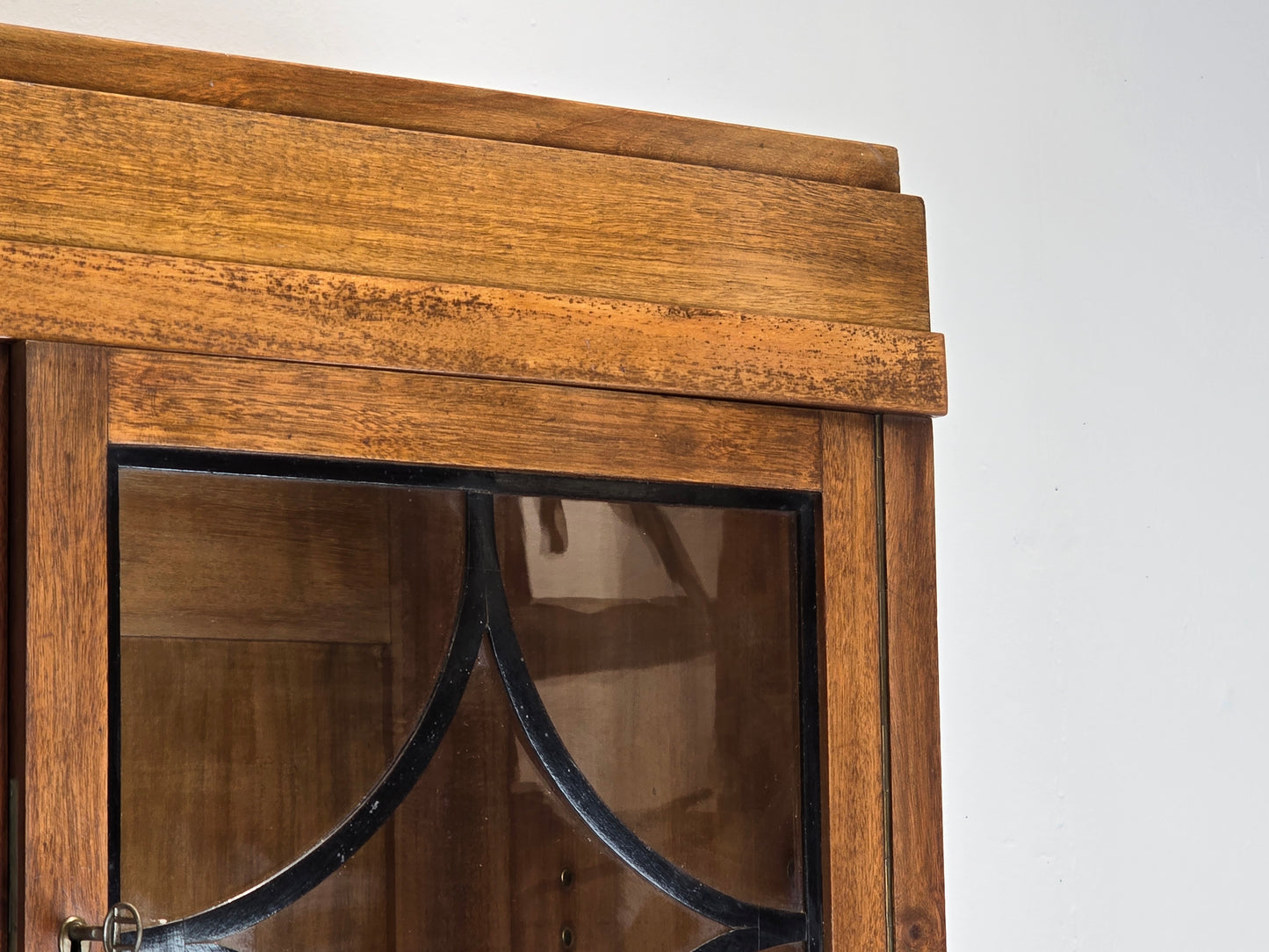 BIEDERMEIER BUFFET nussbaum holz schrank vitrine antik küchen büffet