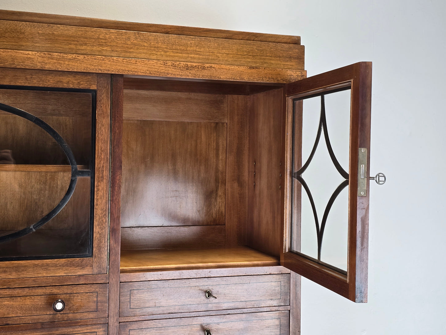 BIEDERMEIER BUFFET nussbaum holz schrank vitrine antik küchen büffet