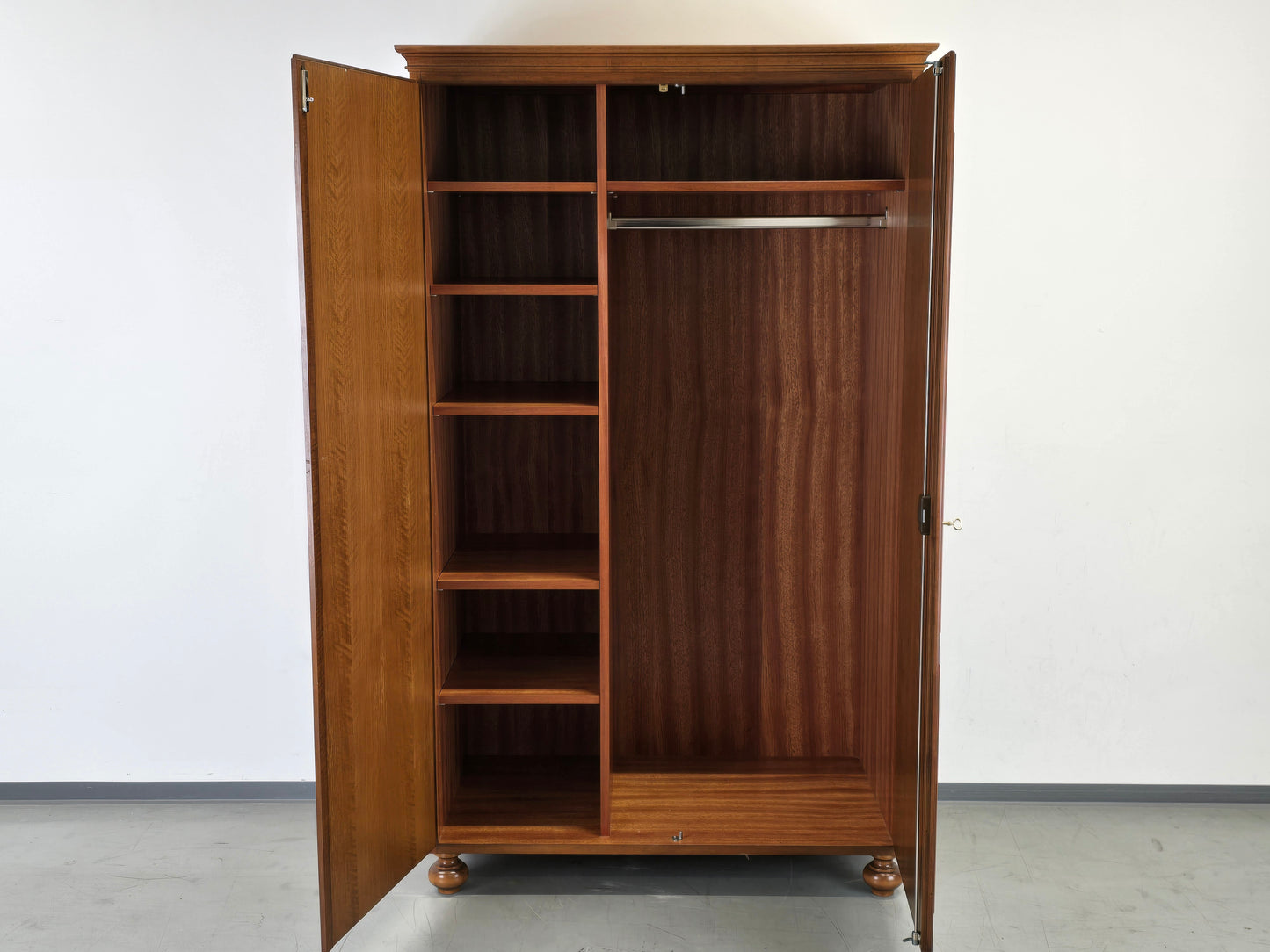 VINTAGE KLEIDERSCHRANK schrank holz antik dunkelbraun nussbaum