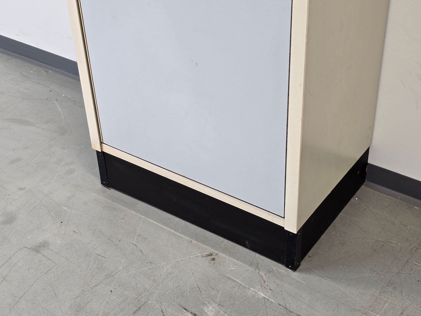 MID CENTURY SCHRANK Besenschrank schmal flur küche küchenschrank vintage kleiderschrank