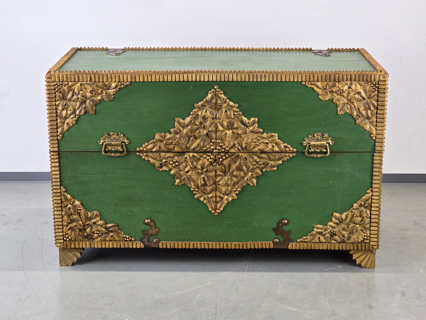 ANTIK TRUHE kommode vintage grün gold sekretär bemalt barock Rokoko