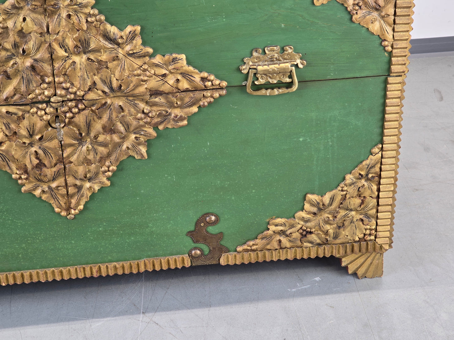 ANTIK TRUHE kommode vintage grün gold sekretär bemalt barock Rokoko