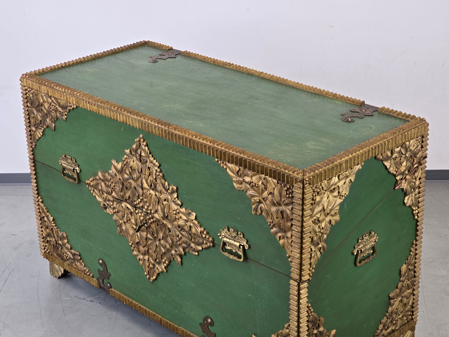 ANTIK TRUHE kommode vintage grün gold sekretär bemalt barock Rokoko