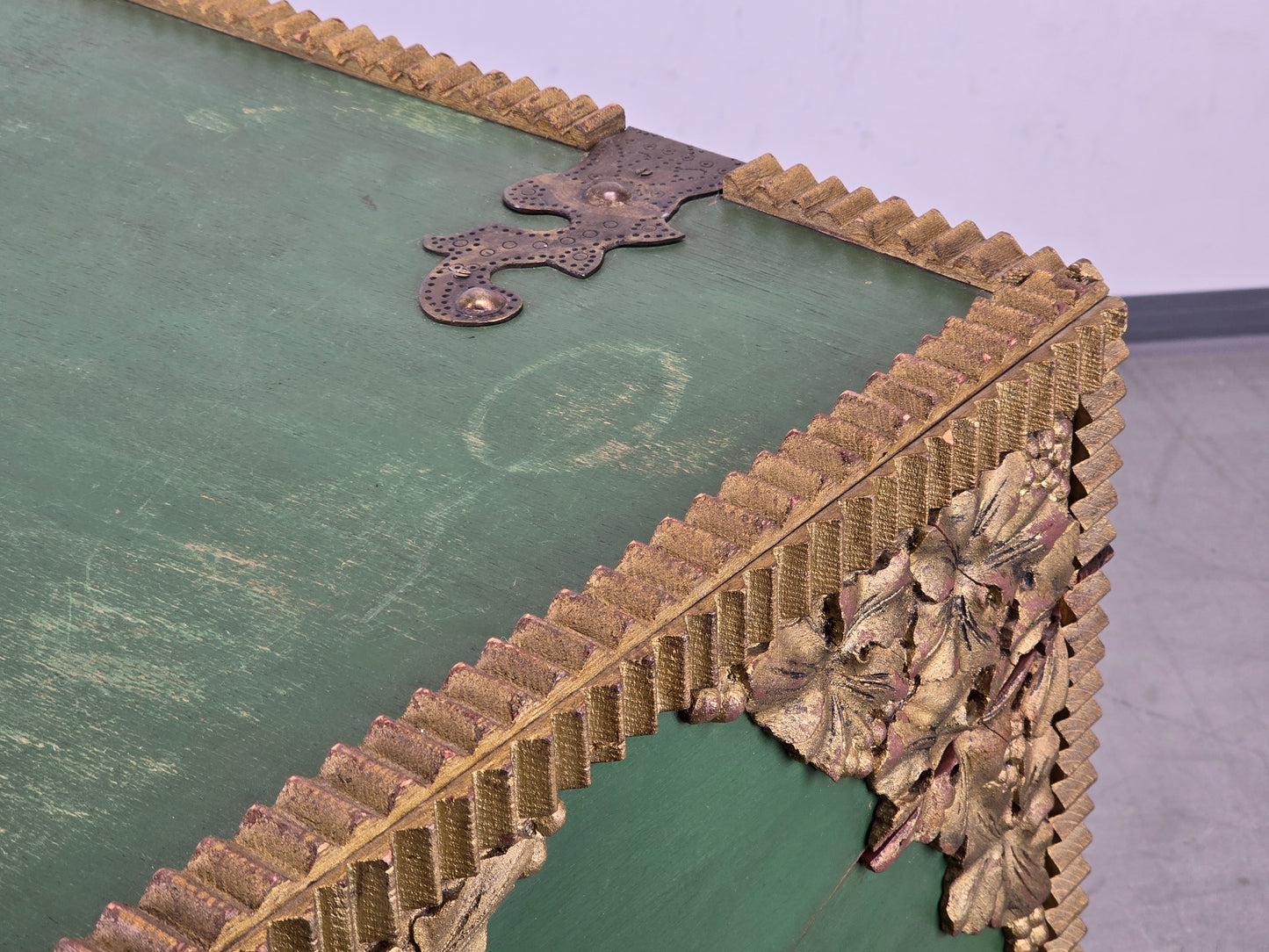 ANTIK TRUHE kommode vintage grün gold sekretär bemalt barock Rokoko