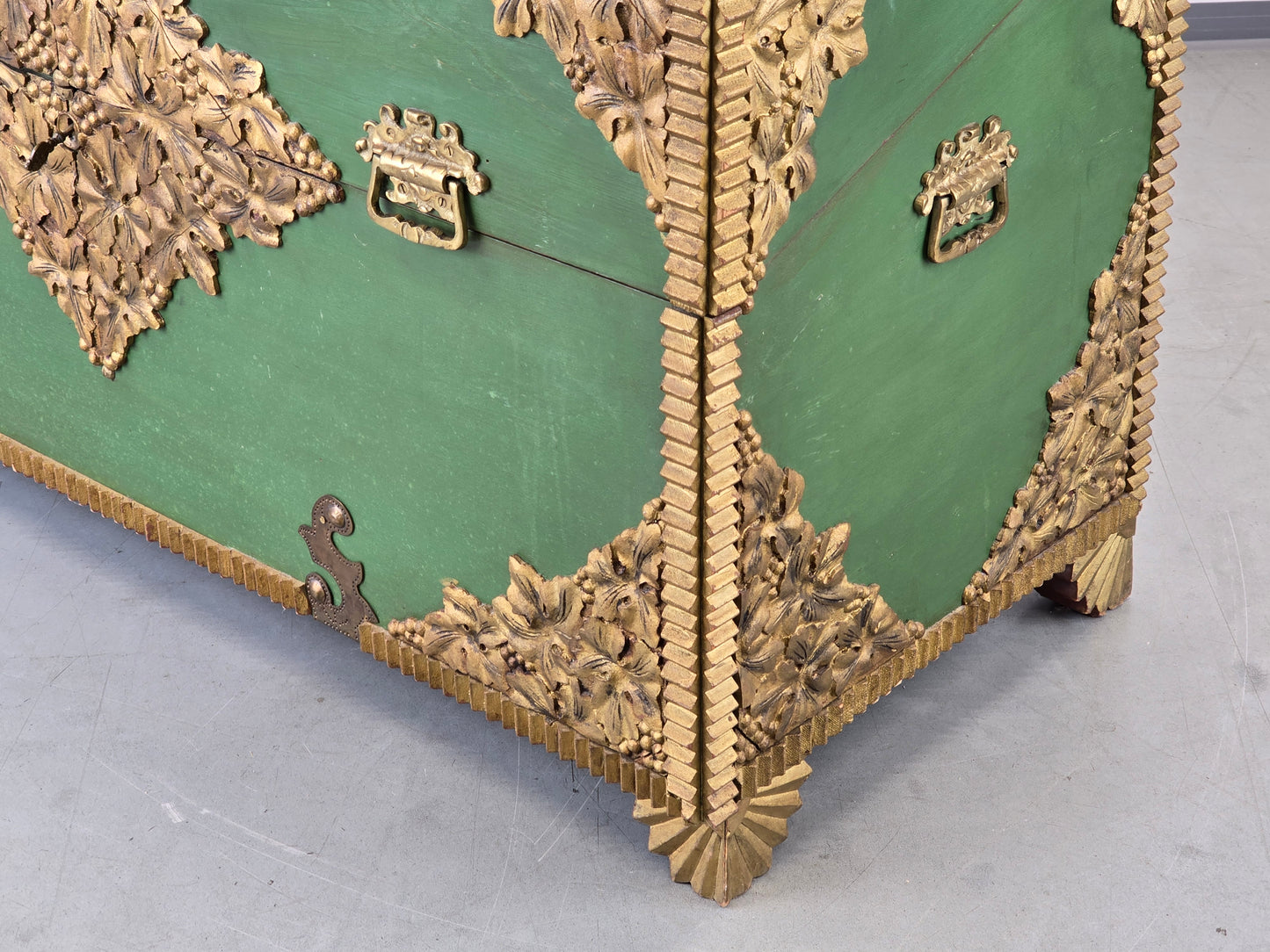 ANTIK TRUHE kommode vintage grün gold sekretär bemalt barock Rokoko