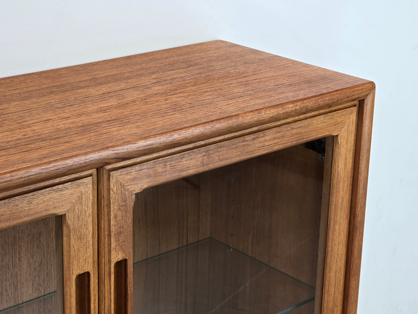 MID CENTURY TEAK VITRINE vintage sideboard kommode holz retro