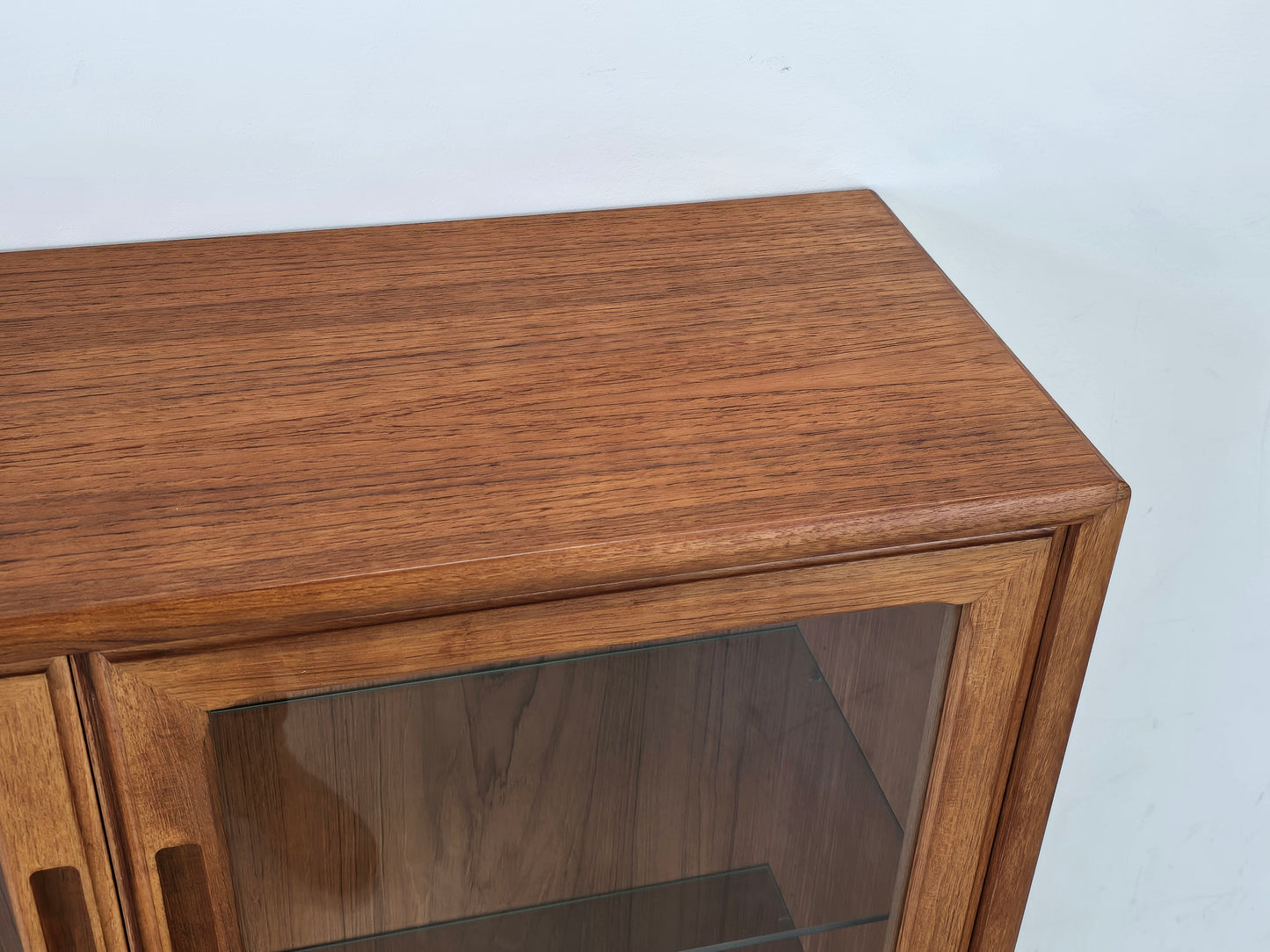 MID CENTURY TEAK VITRINE vintage sideboard kommode holz retro