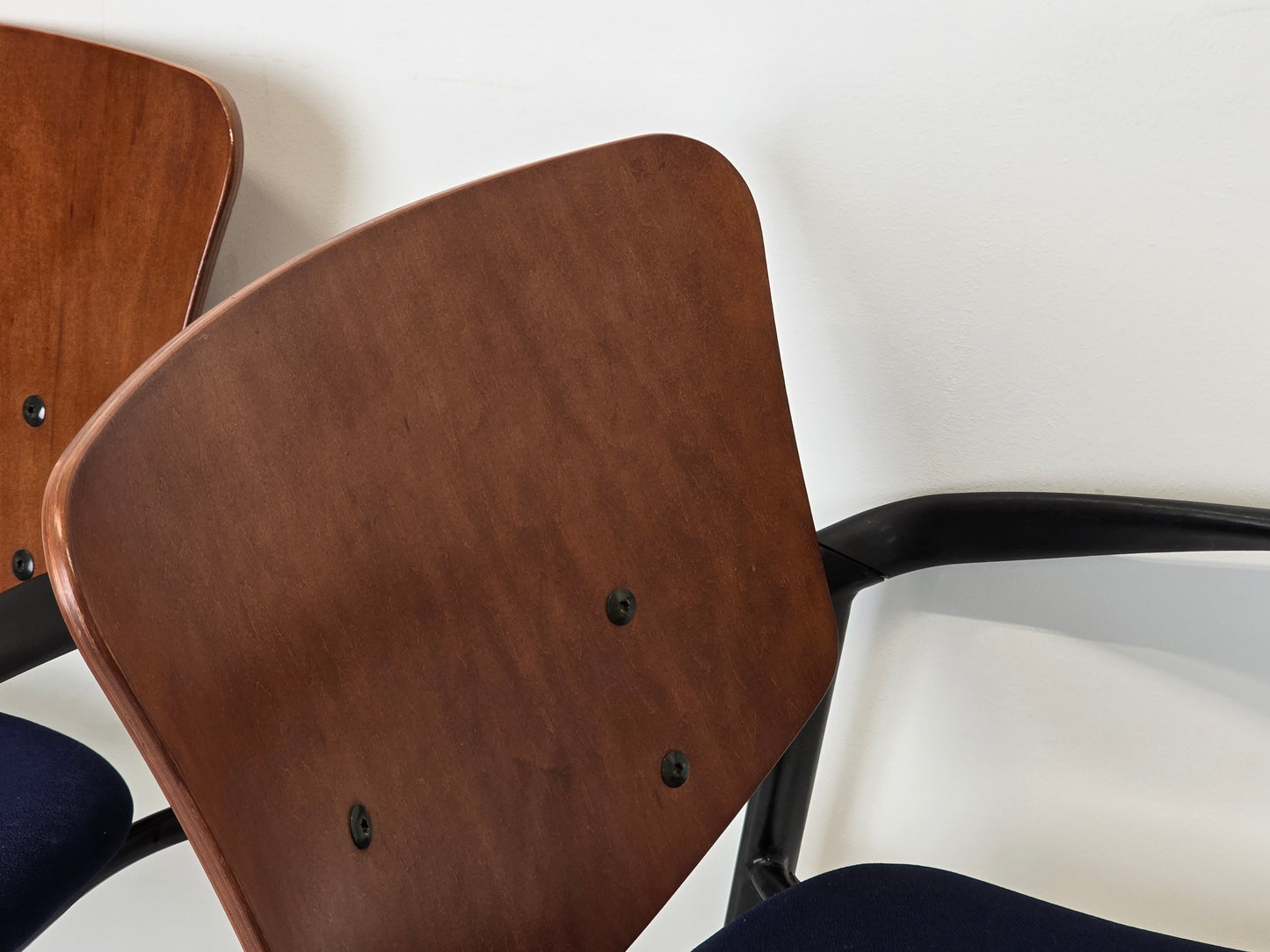 HAWORTH IMPROV World Economic Forum WEF Konferenzstuhl Design Klassiker Holz