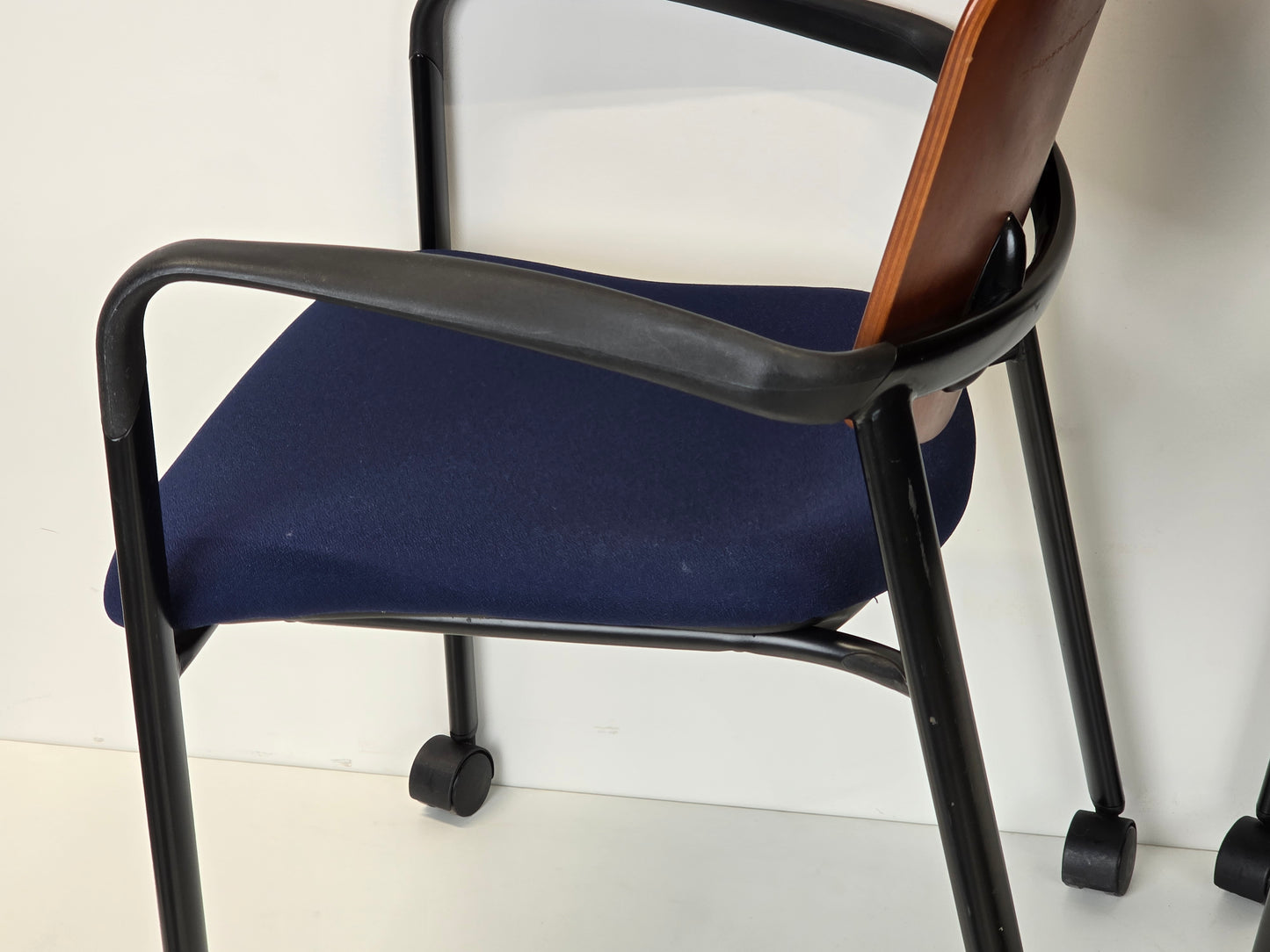 HAWORTH IMPROV World Economic Forum WEF Konferenzstuhl Design Klassiker Holz
