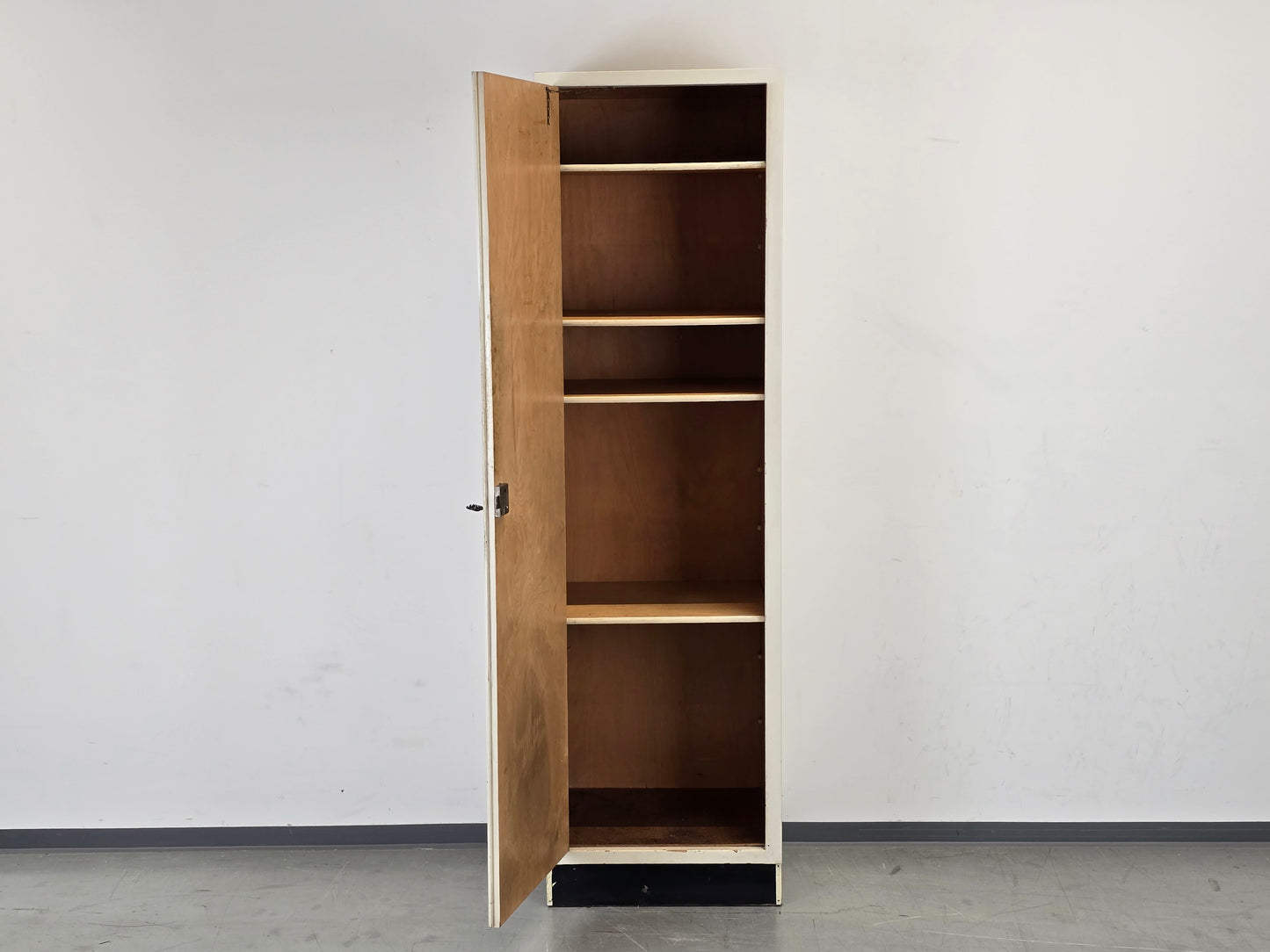 BESENSCHRANK VINTAGE 60er Jahre Holz Vorratsschrank Flur Garderobe Retro