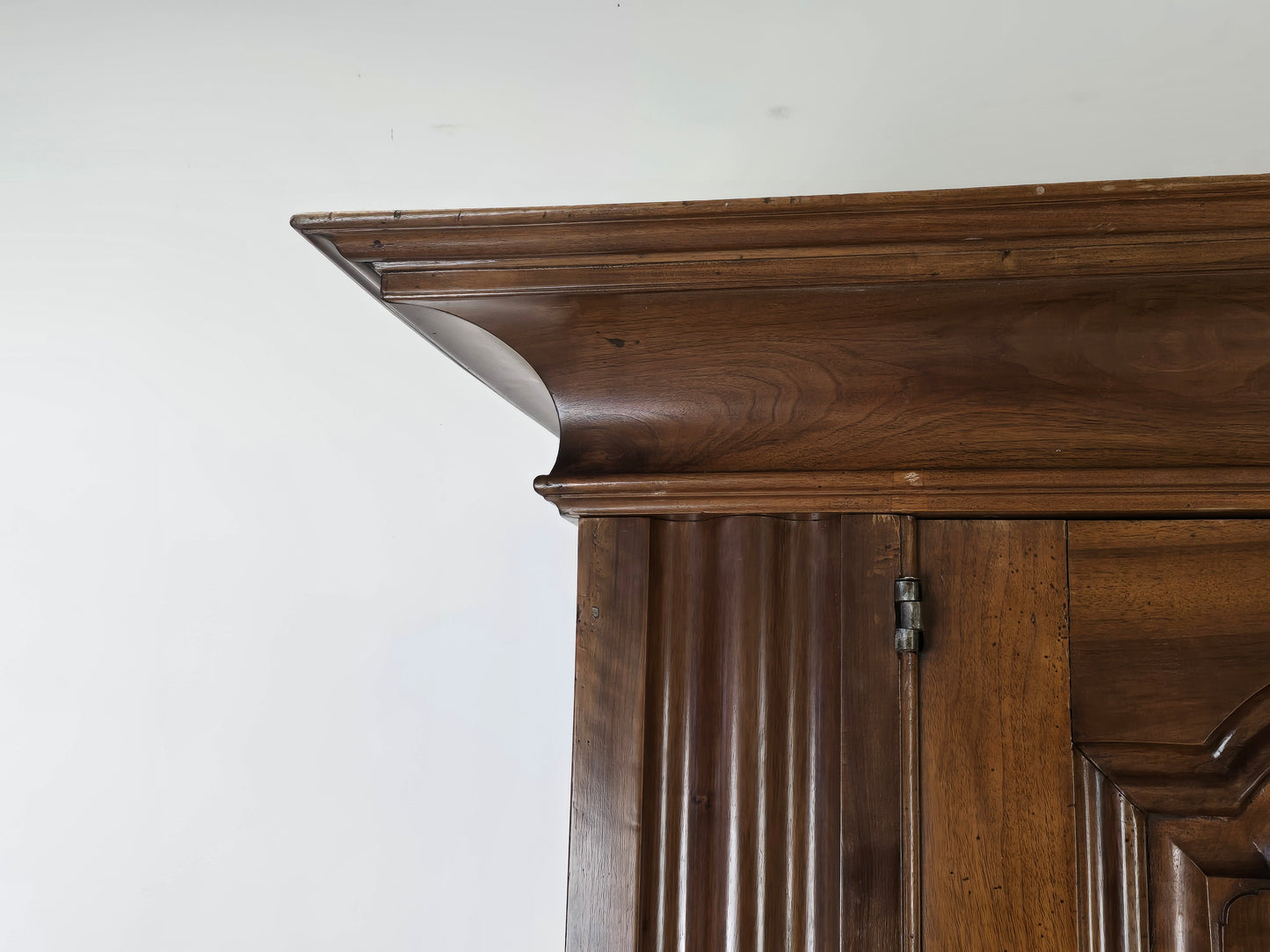 ANTIK SCHRANK Barock Kleiderschrank Frankfurter Wellenschrank Nussbaum Massivholz