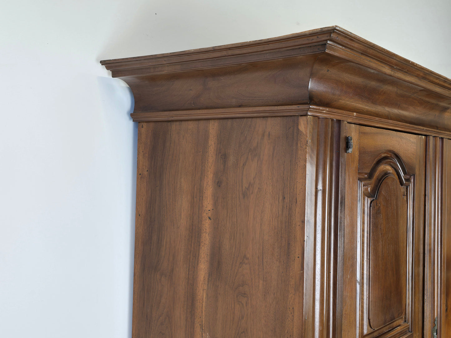 ANTIK SCHRANK Barock Kleiderschrank Frankfurter Wellenschrank Nussbaum Massivholz