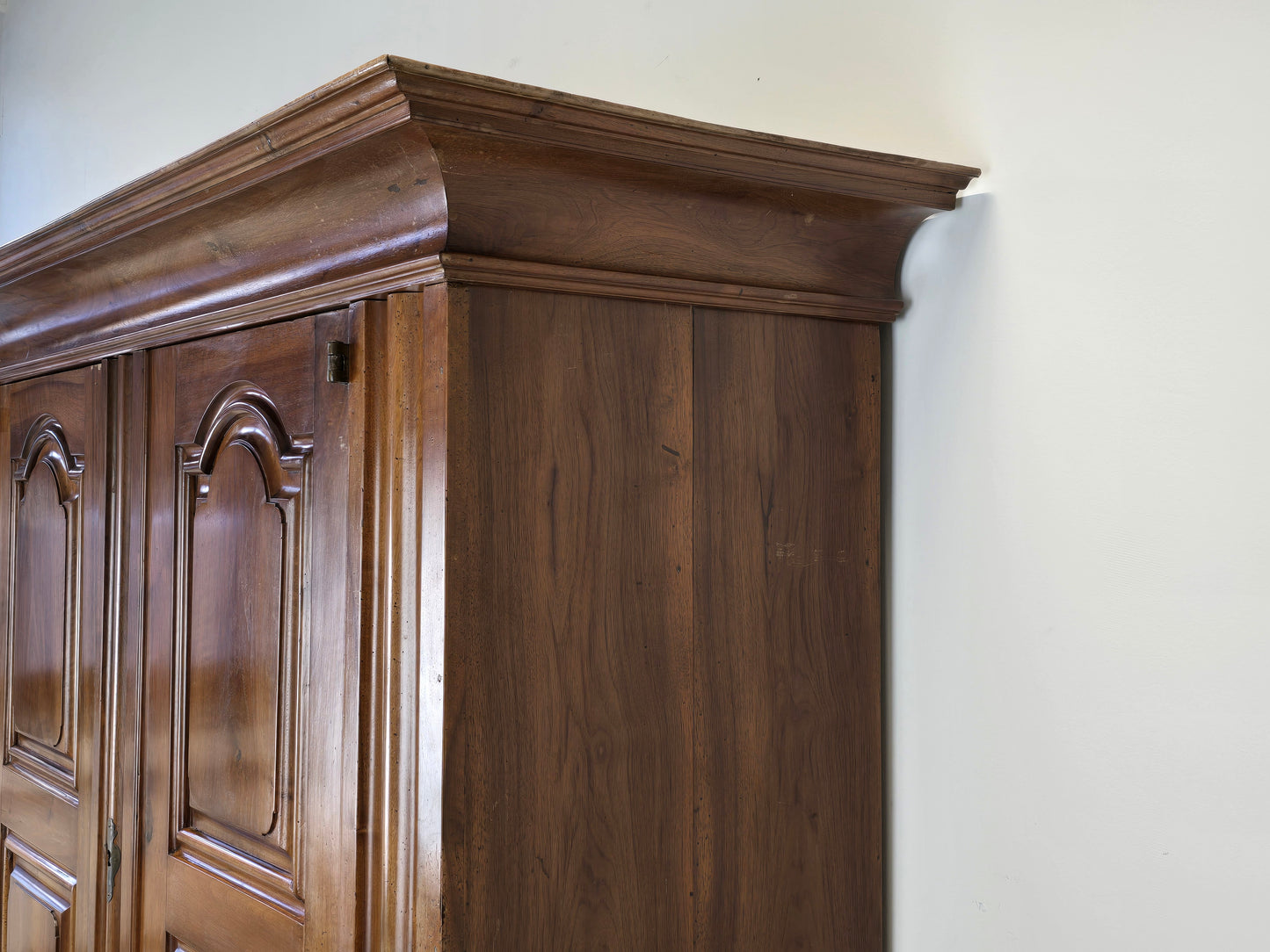ANTIK SCHRANK Barock Kleiderschrank Frankfurter Wellenschrank Nussbaum Massivholz
