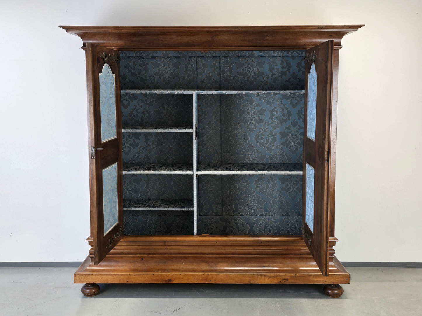 ANTIK SCHRANK Barock Kleiderschrank Frankfurter Wellenschrank Nussbaum Massivholz