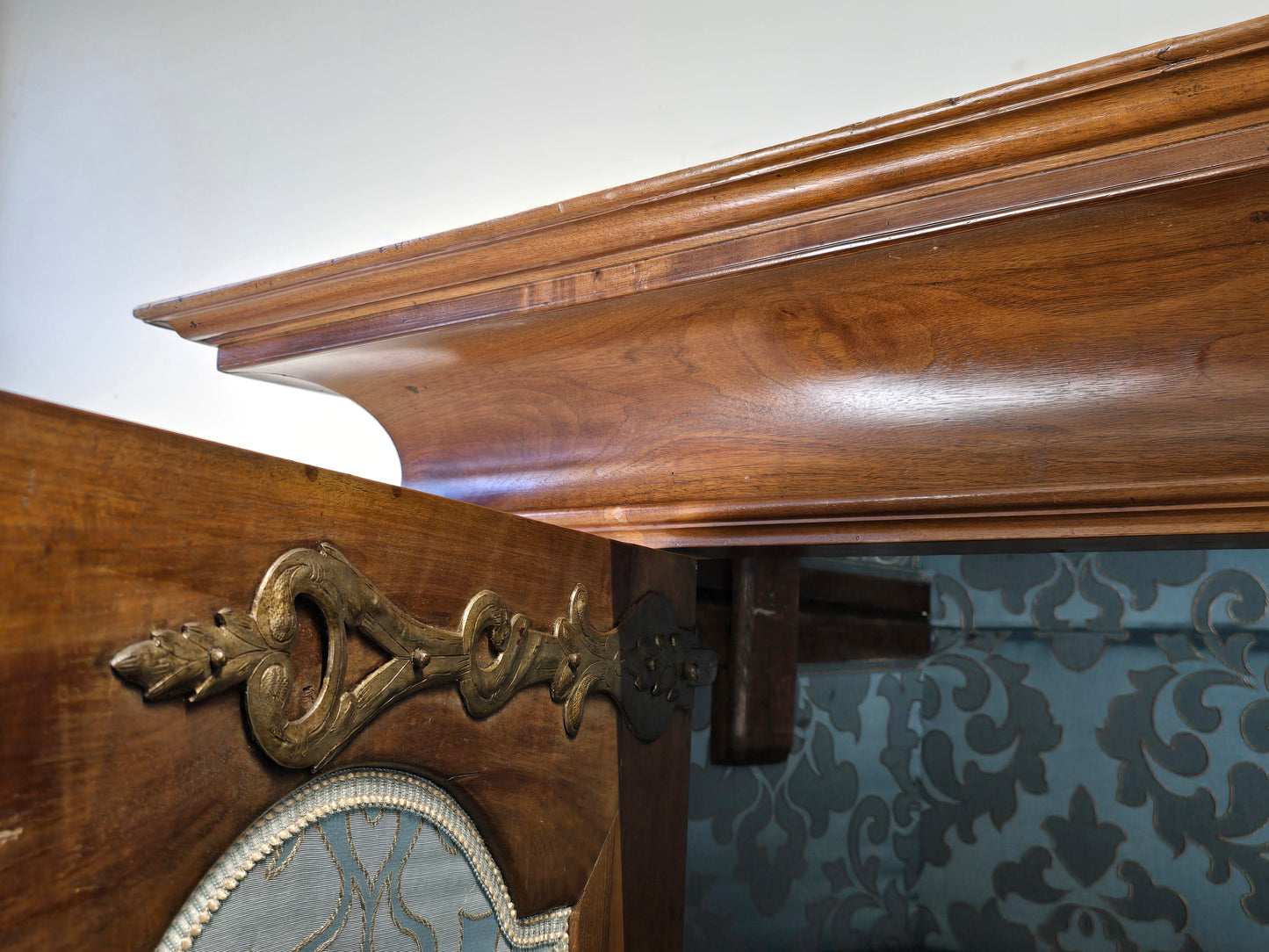 ANTIK SCHRANK Barock Kleiderschrank Frankfurter Wellenschrank Nussbaum Massivholz