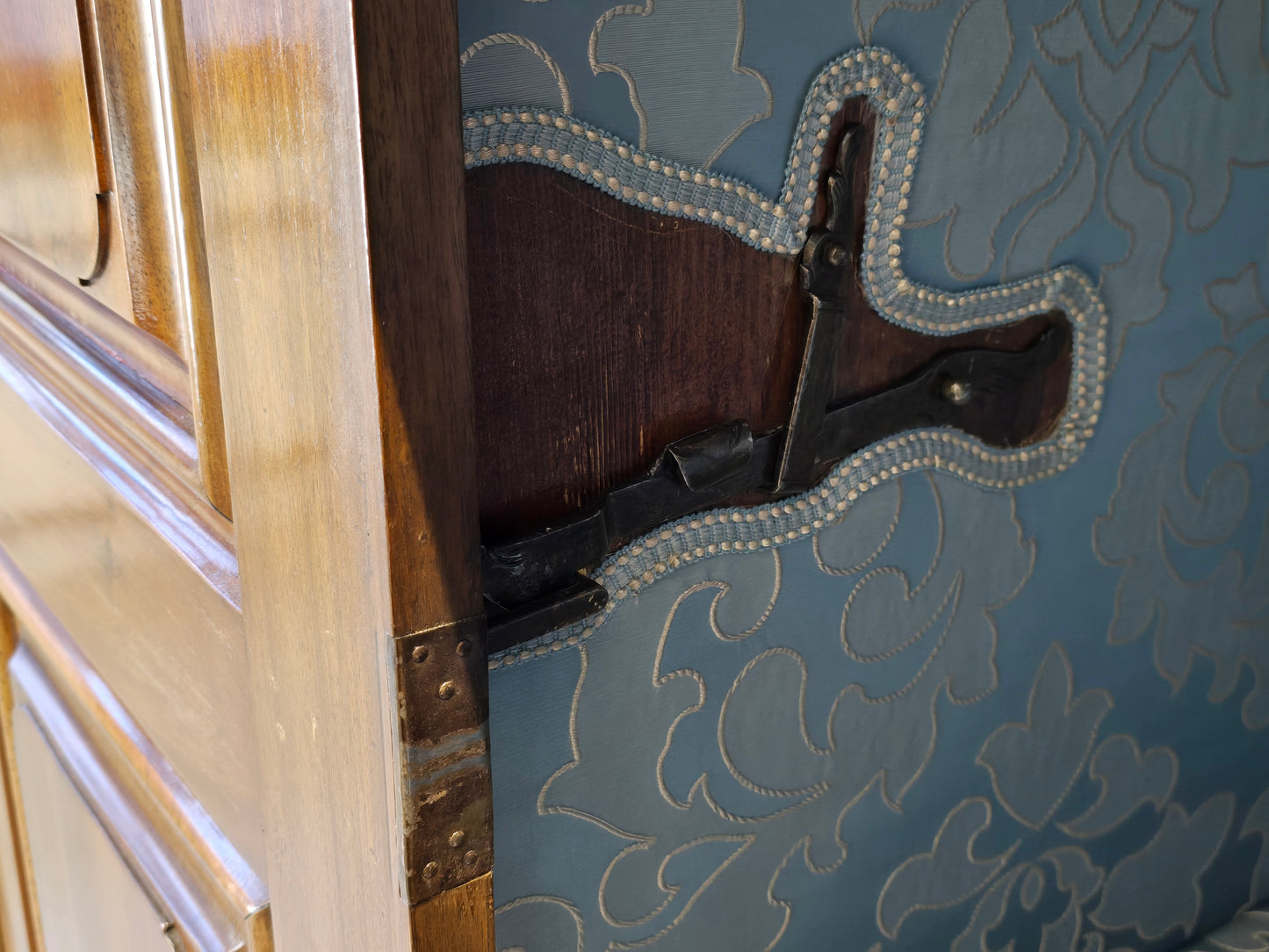 ANTIK SCHRANK Barock Kleiderschrank Frankfurter Wellenschrank Nussbaum Massivholz