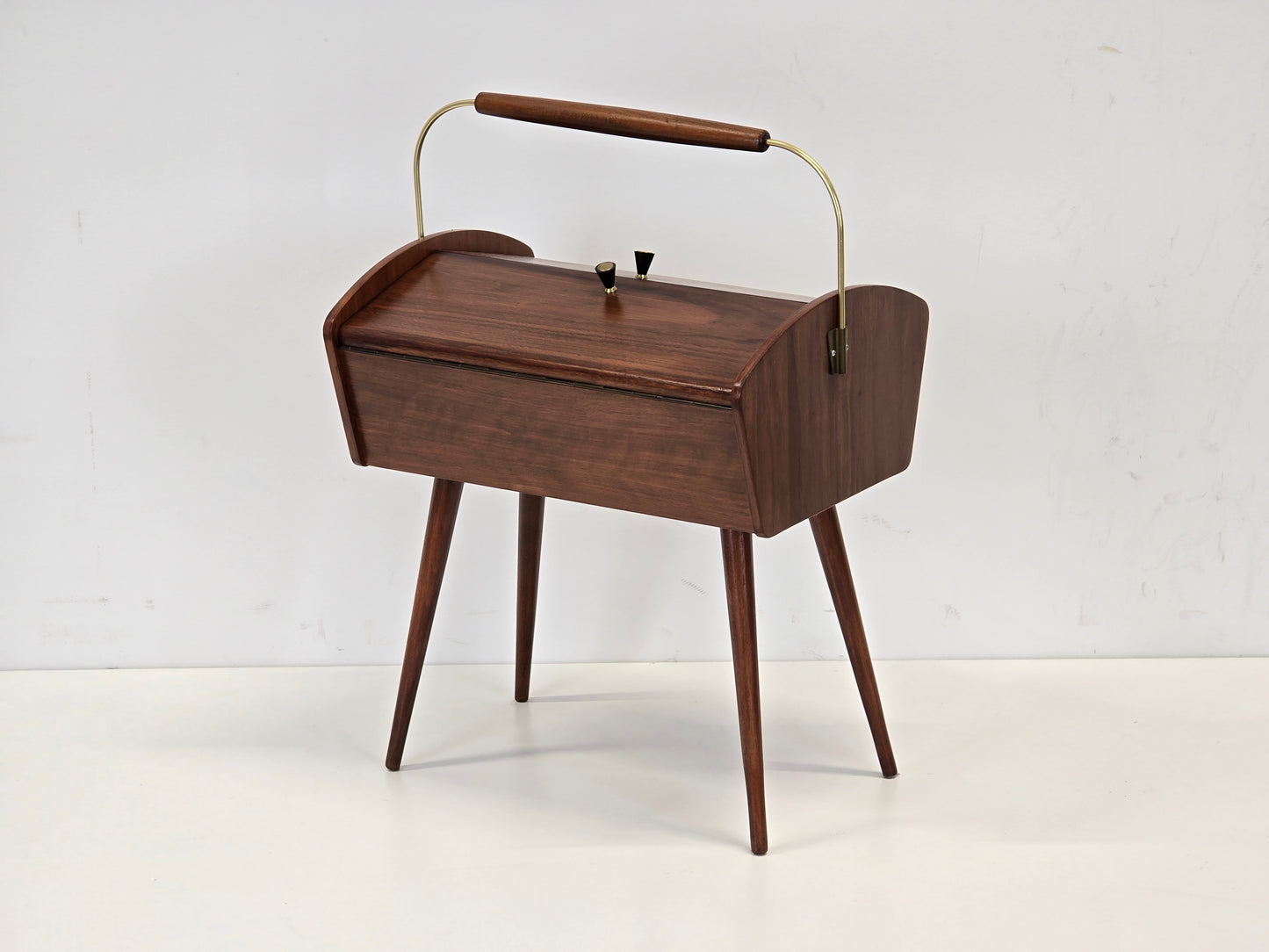 VINTAGE NÄHKASTEN Mid Century Design 50er 60er Teak Rollwagen Beistelltisch Retro