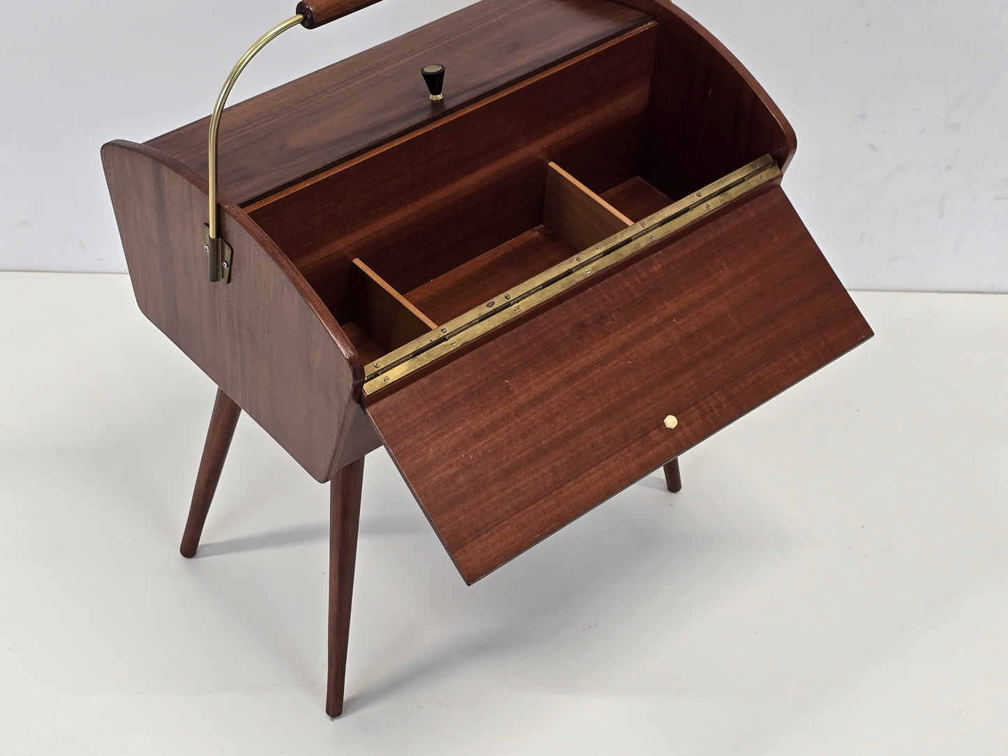 VINTAGE NÄHKASTEN Mid Century Design 50er 60er Teak Rollwagen Beistelltisch Retro