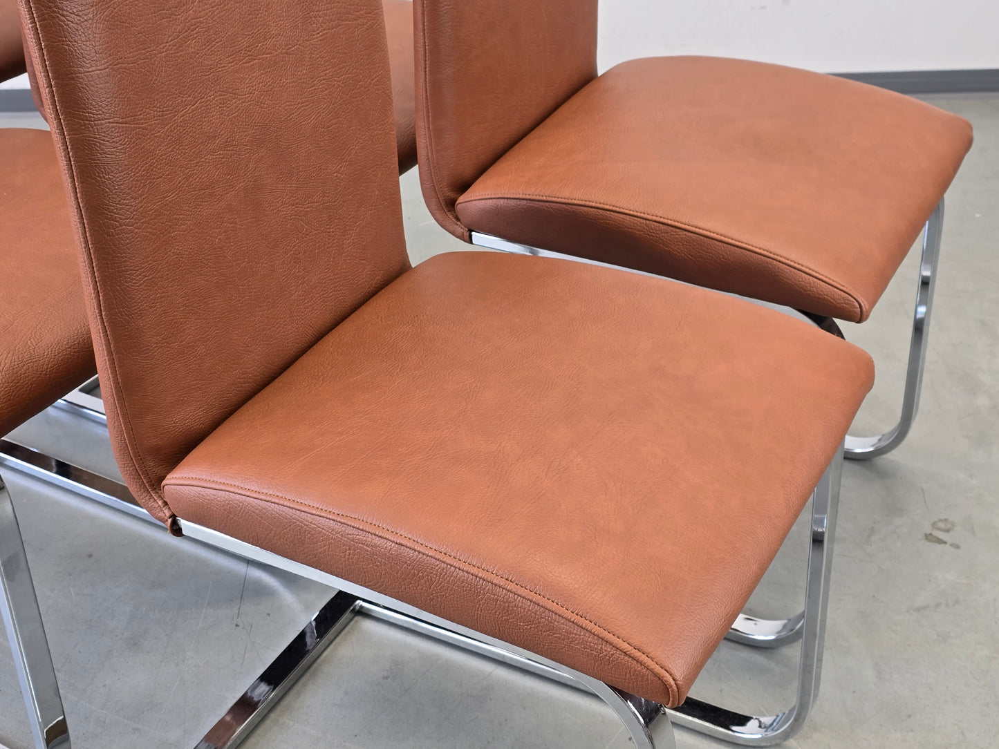 DESIGN FREISCHWINGER Leder-Optik Braun Chrom Stühle hochwertig 6er Set Modern