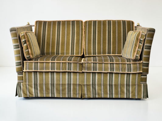 KNOLE SOFA Vintage 2-Sitzer Streifen Grün Samt Quasten Design Couch Klassiker
