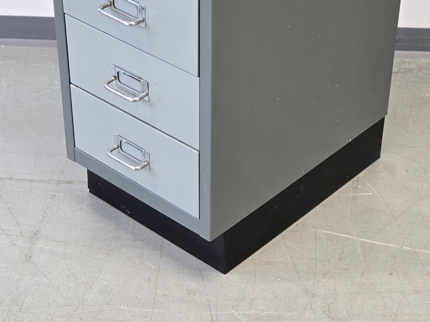 BISLEY SCHUBALDEN SCHRANK Metall Industrial Design Kommode Beistellschrank Grau