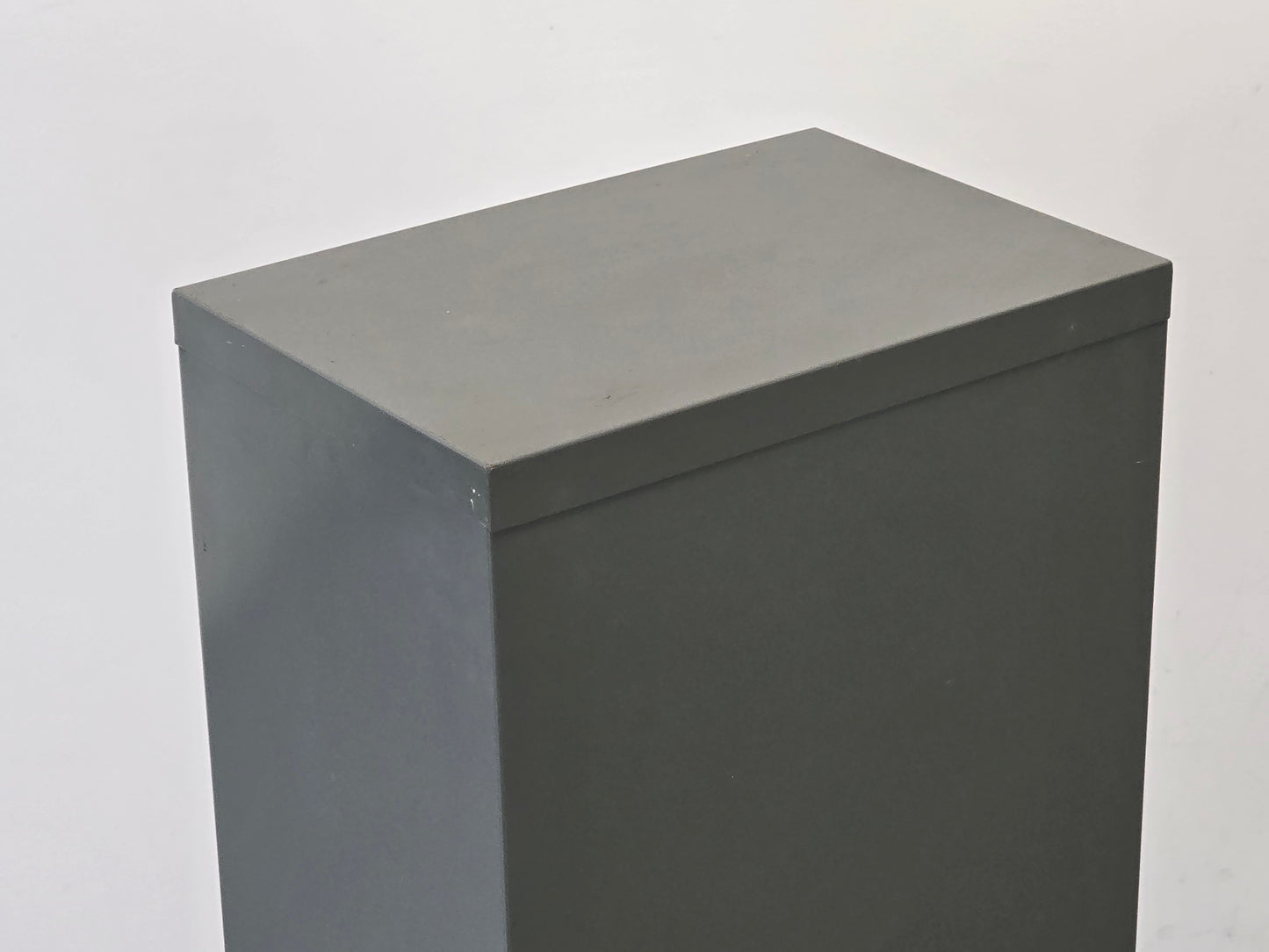 BISLEY SCHUBALDEN SCHRANK Metall Industrial Design Kommode Beistellschrank Grau