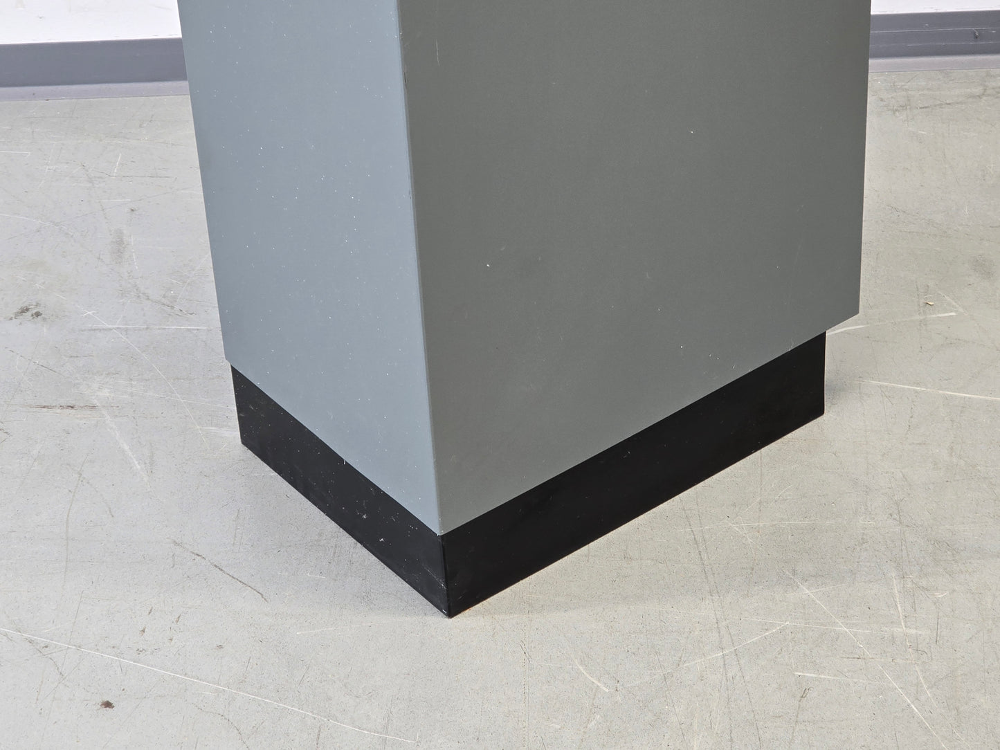 BISLEY SCHUBALDEN SCHRANK Metall Industrial Design Kommode Beistellschrank Grau