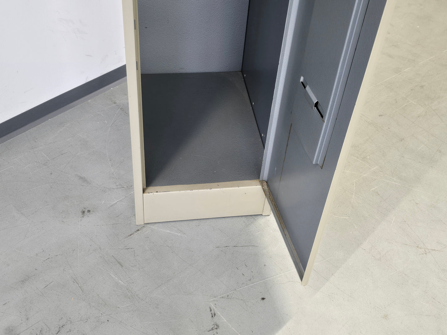 SPIND SCHRANK Metall Spindschrank Garderobe Vintage Industrie Design