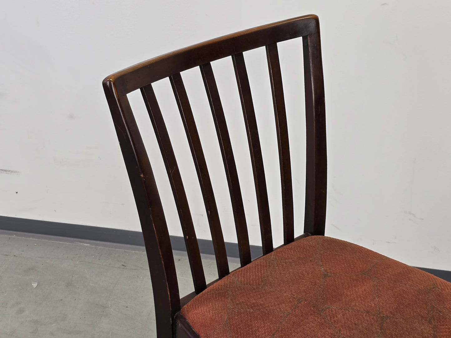 VINTAGE STUHL 1960er Holzstuhl Esszimmerstuhl Mid-Century Retro Braun Rot Stoff