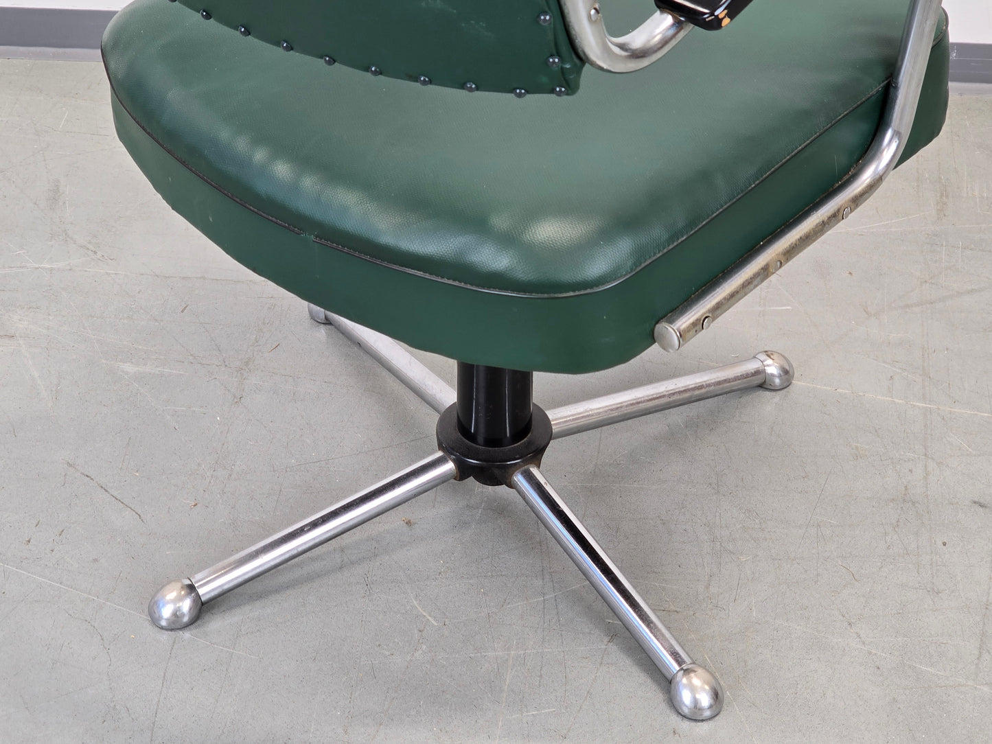 DRABERT STUHL Bauhaus Drehstuhl Schreibtischstuhl Industrial Vintage Grün