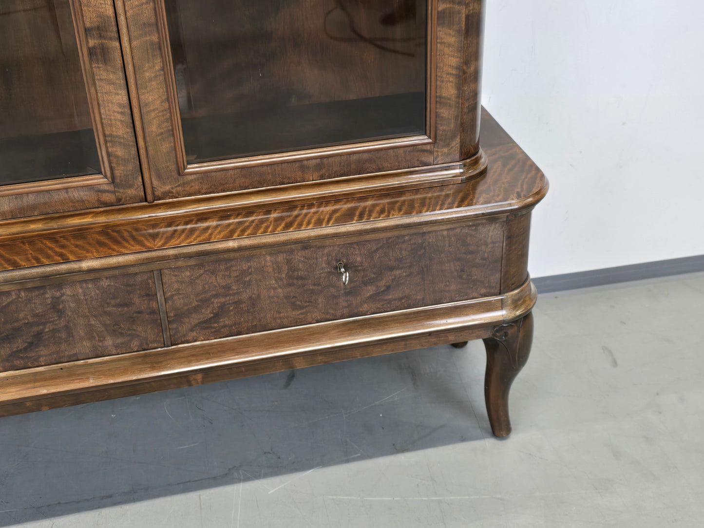 ANTIK VITRINE Bücherschrank Birke Furnier Biedermeier Stil Glasschrank Schrank
