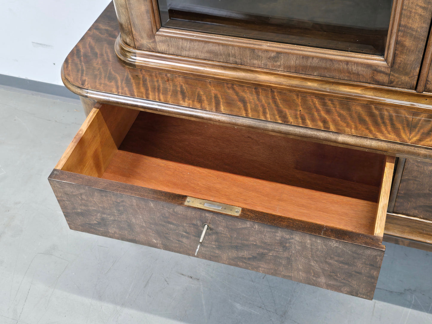 ANTIK VITRINE Bücherschrank Birke Furnier Biedermeier Stil Glasschrank Schrank