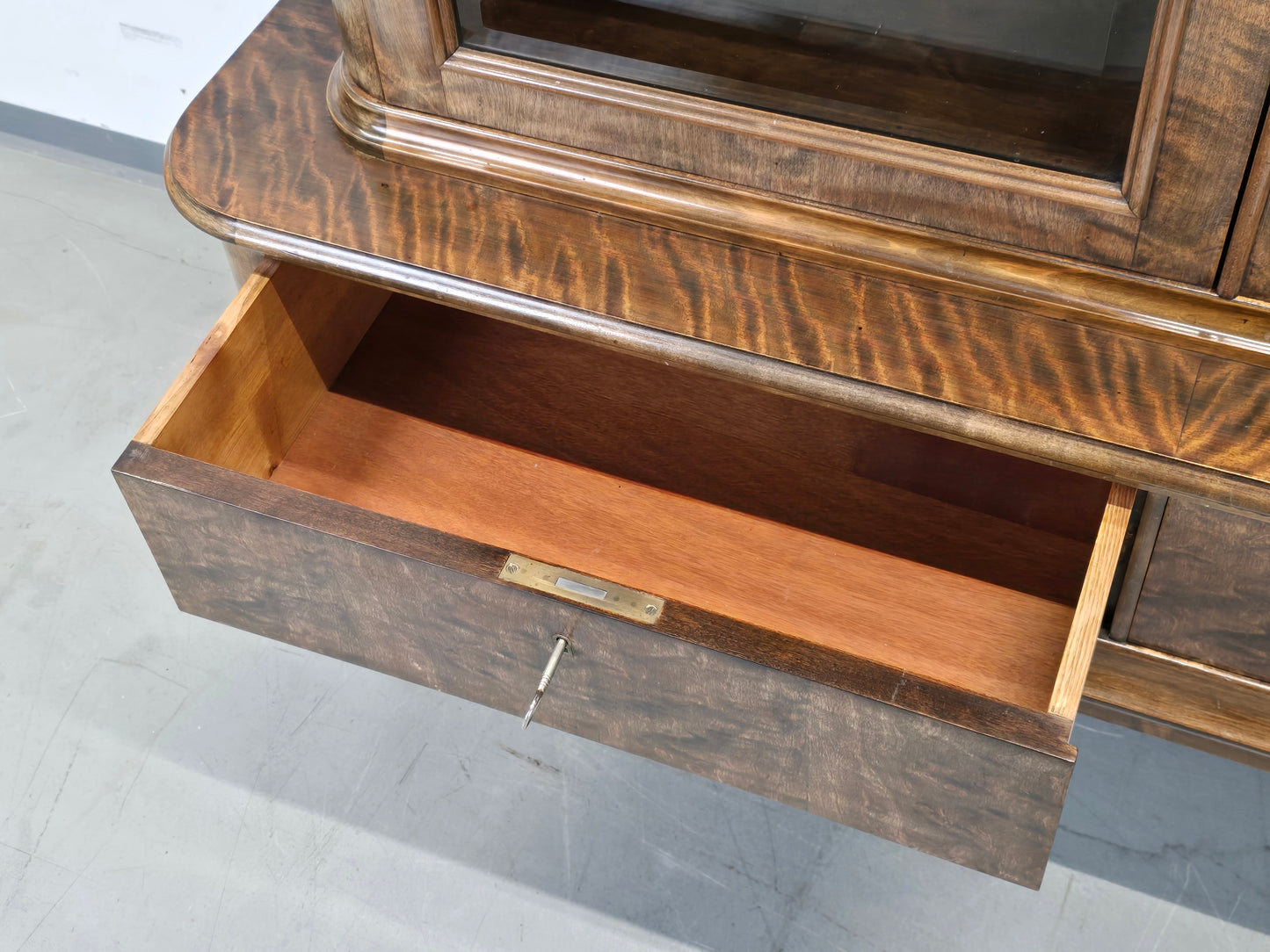 ANTIK VITRINE Bücherschrank Birke Furnier Biedermeier Stil Glasschrank Schrank