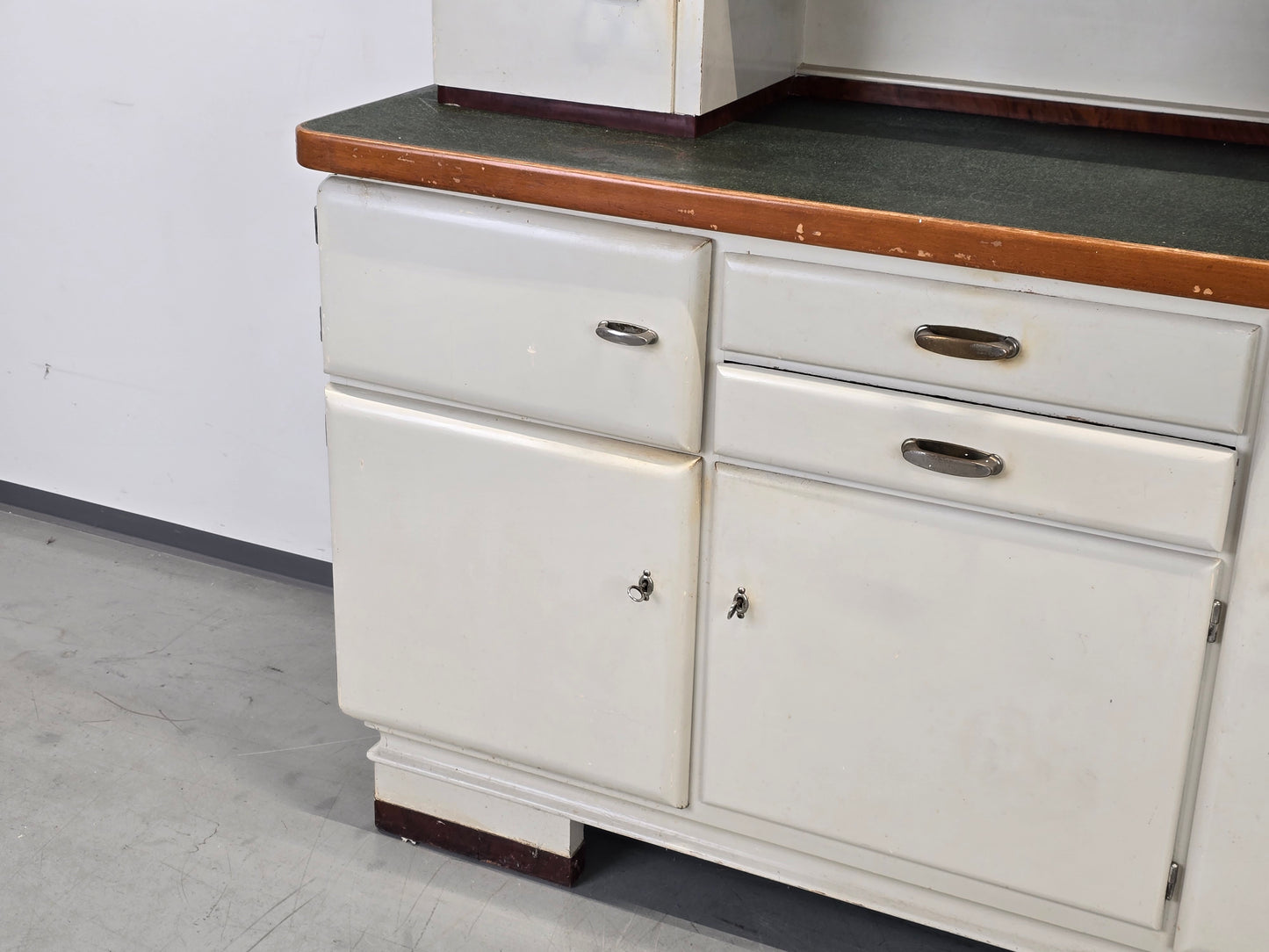 VINTAGE KÜCHENSCHRANK Buffet 50er Jahre Anrichte Schüttenschrank Weiß Retro