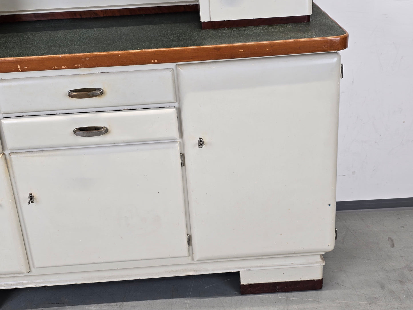 VINTAGE KÜCHENSCHRANK Buffet 50er Jahre Anrichte Schüttenschrank Weiß Retro