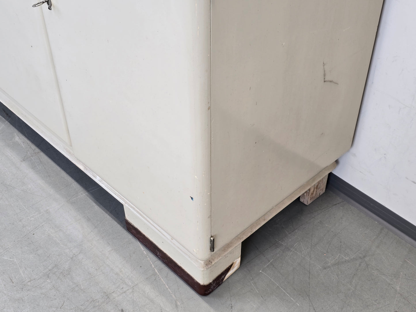 VINTAGE KÜCHENSCHRANK Buffet 50er Jahre Anrichte Schüttenschrank Weiß Retro
