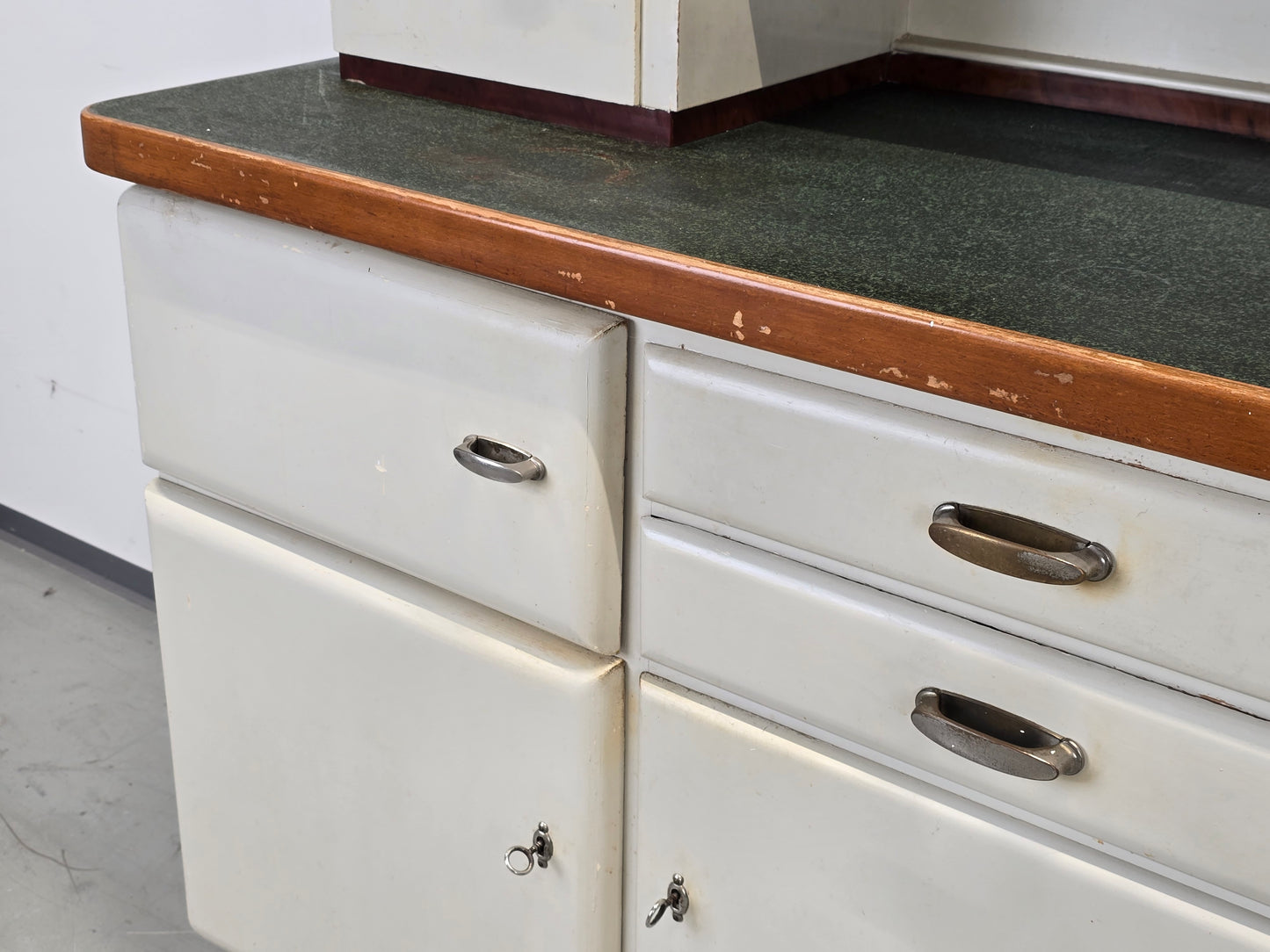 VINTAGE KÜCHENSCHRANK Buffet 50er Jahre Anrichte Schüttenschrank Weiß Retro