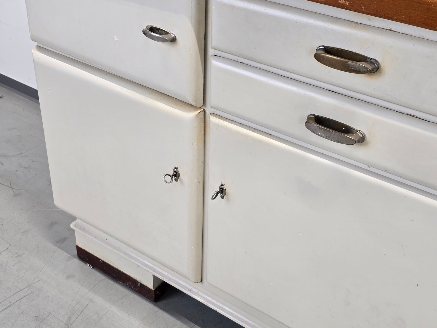VINTAGE KÜCHENSCHRANK Buffet 50er Jahre Anrichte Schüttenschrank Weiß Retro