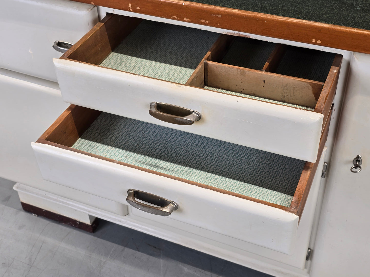 VINTAGE KÜCHENSCHRANK Buffet 50er Jahre Anrichte Schüttenschrank Weiß Retro