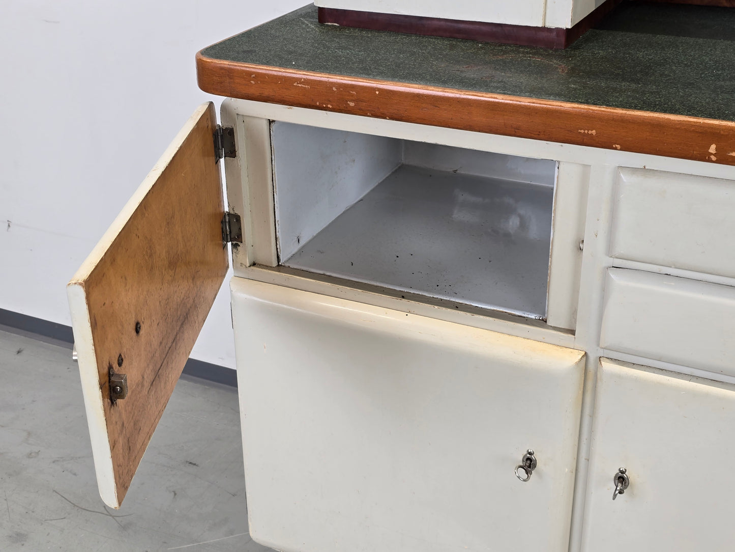 VINTAGE KÜCHENSCHRANK Buffet 50er Jahre Anrichte Schüttenschrank Weiß Retro
