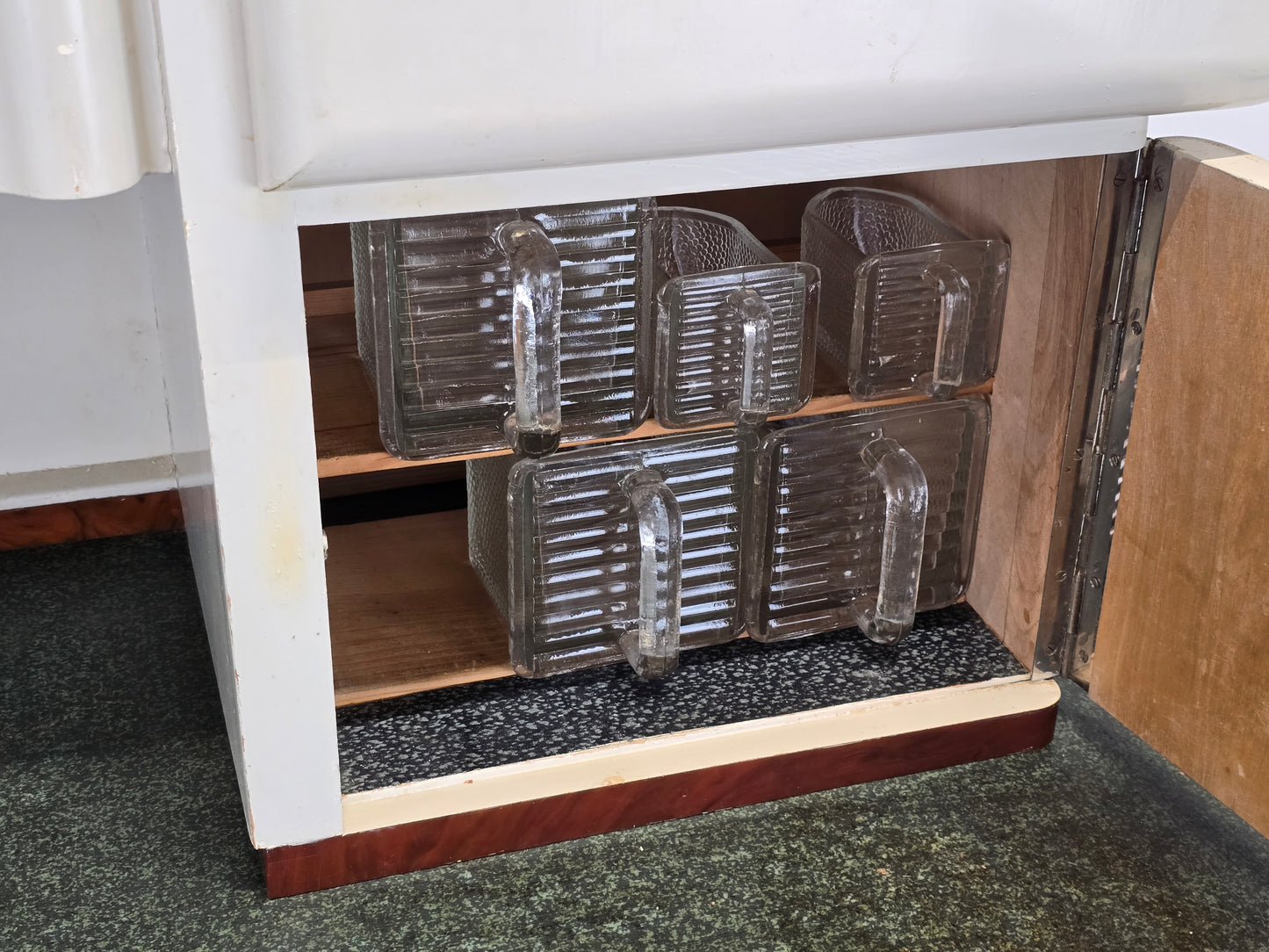 VINTAGE KÜCHENSCHRANK Buffet 50er Jahre Anrichte Schüttenschrank Weiß Retro